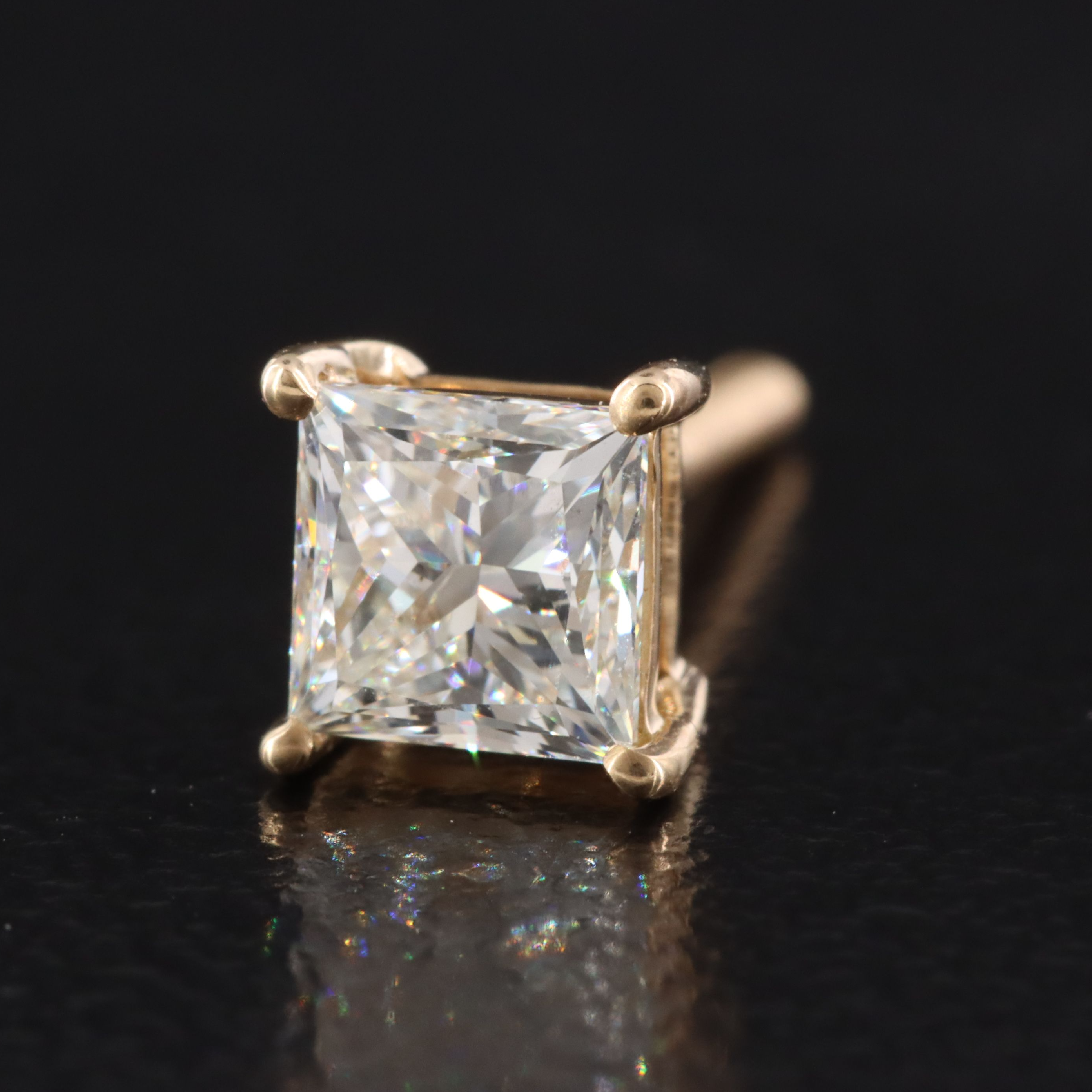 18K 1.00 CT Diamond Stud Earrings with GIA Reports