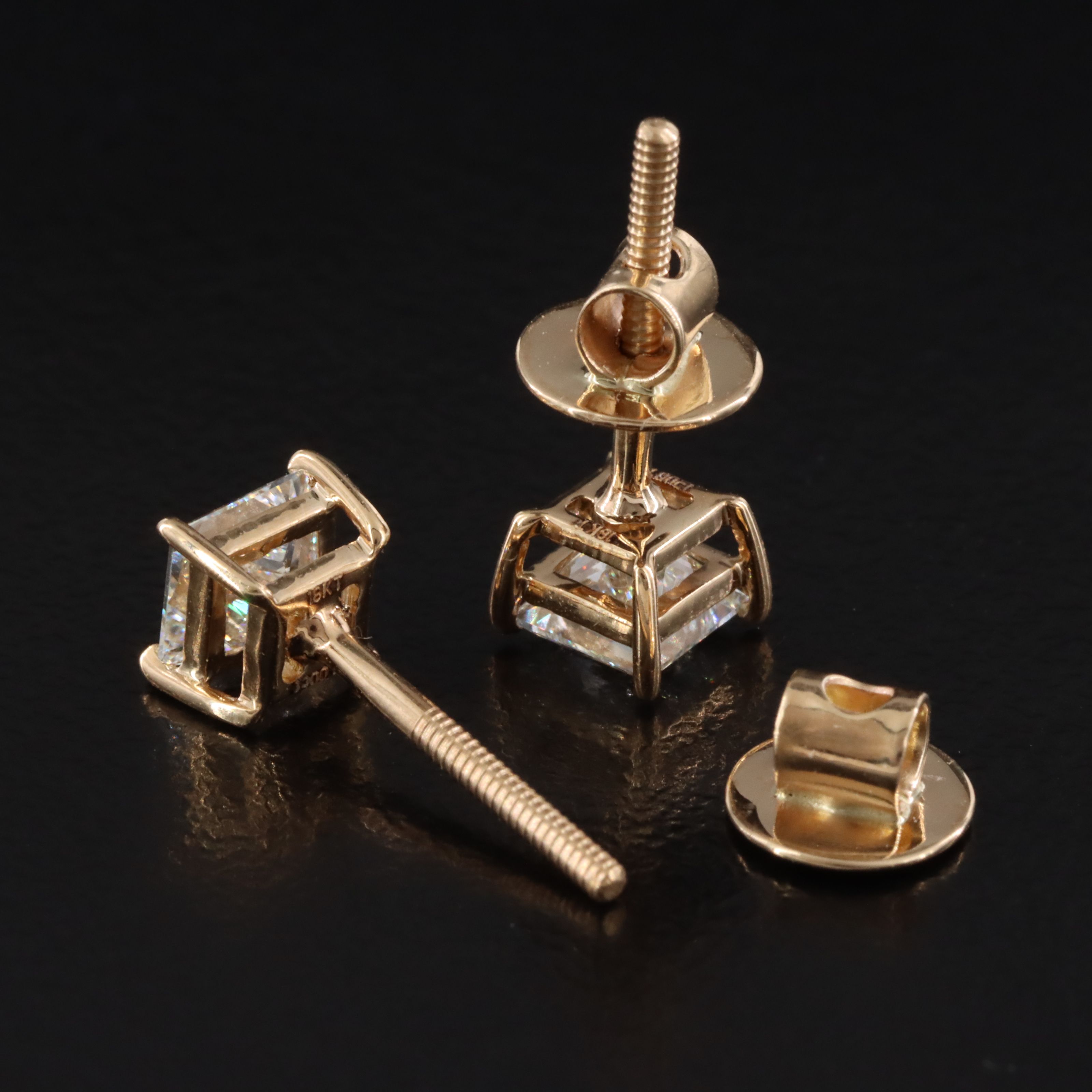 18K 1.00 CT Diamond Stud Earrings with GIA Reports