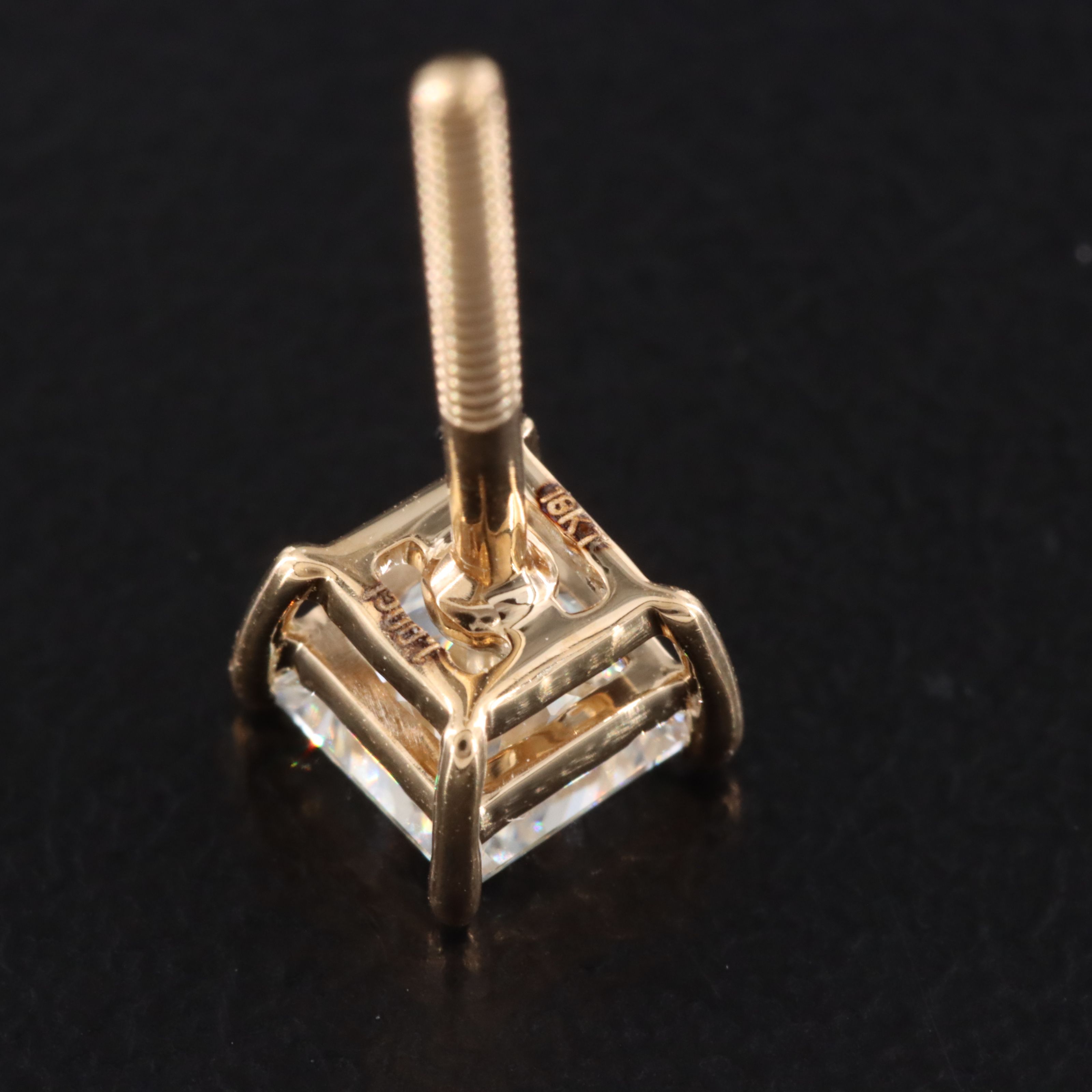 18K 1.00 CT Diamond Stud Earrings with GIA Reports
