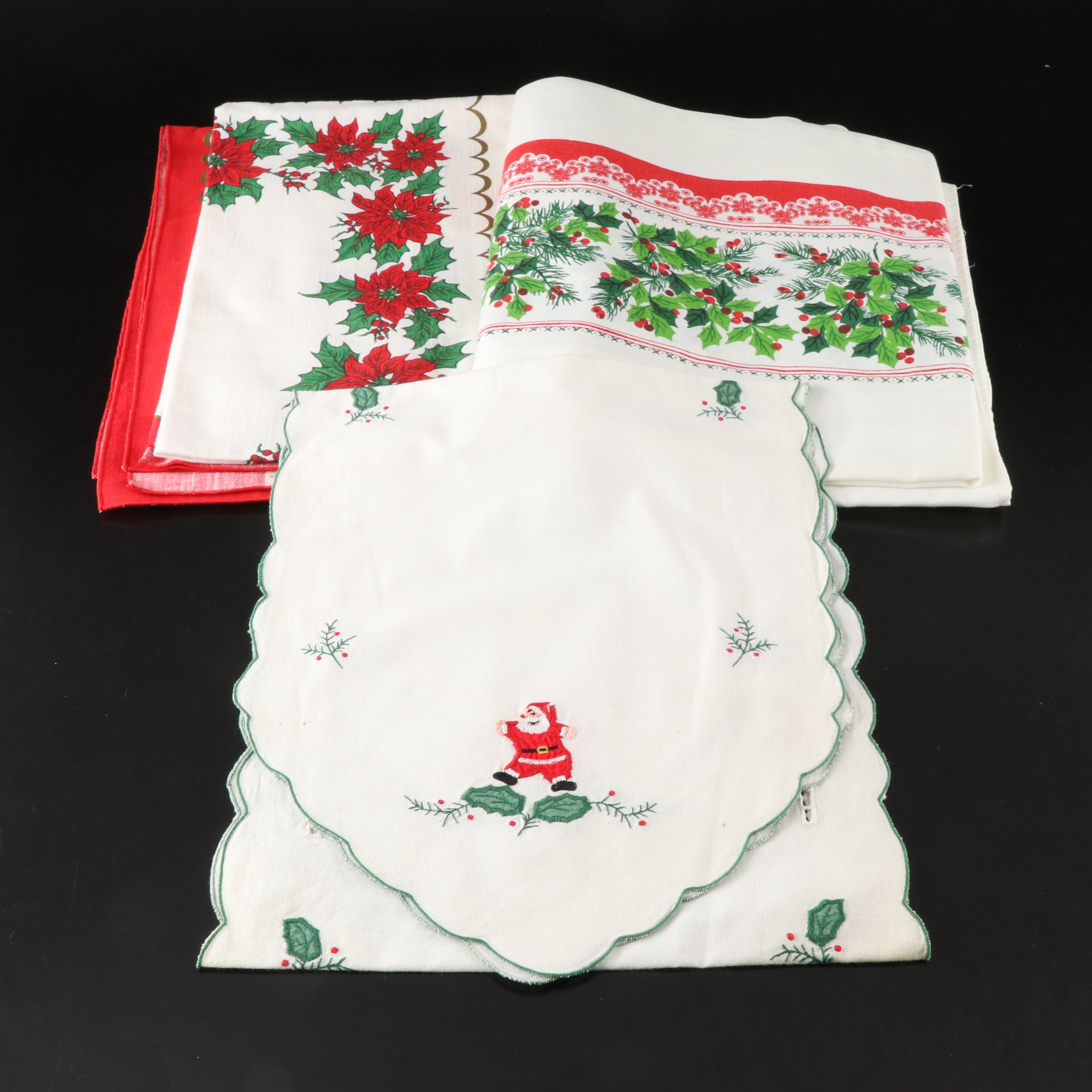 Santa Claus Scallop Edge Table Runner with More Christmas Table Linens