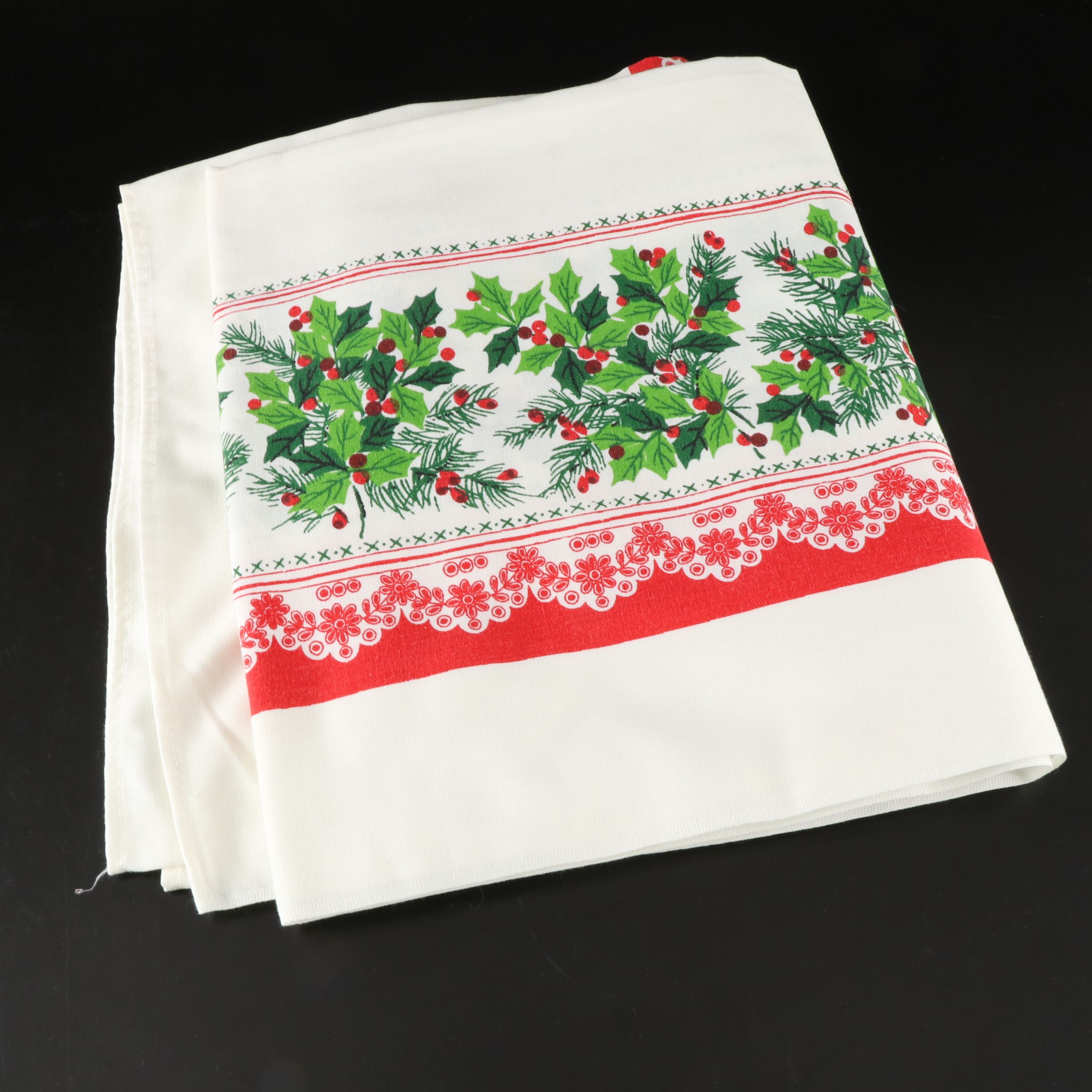 Santa Claus Scallop Edge Table Runner with More Christmas Table Linens