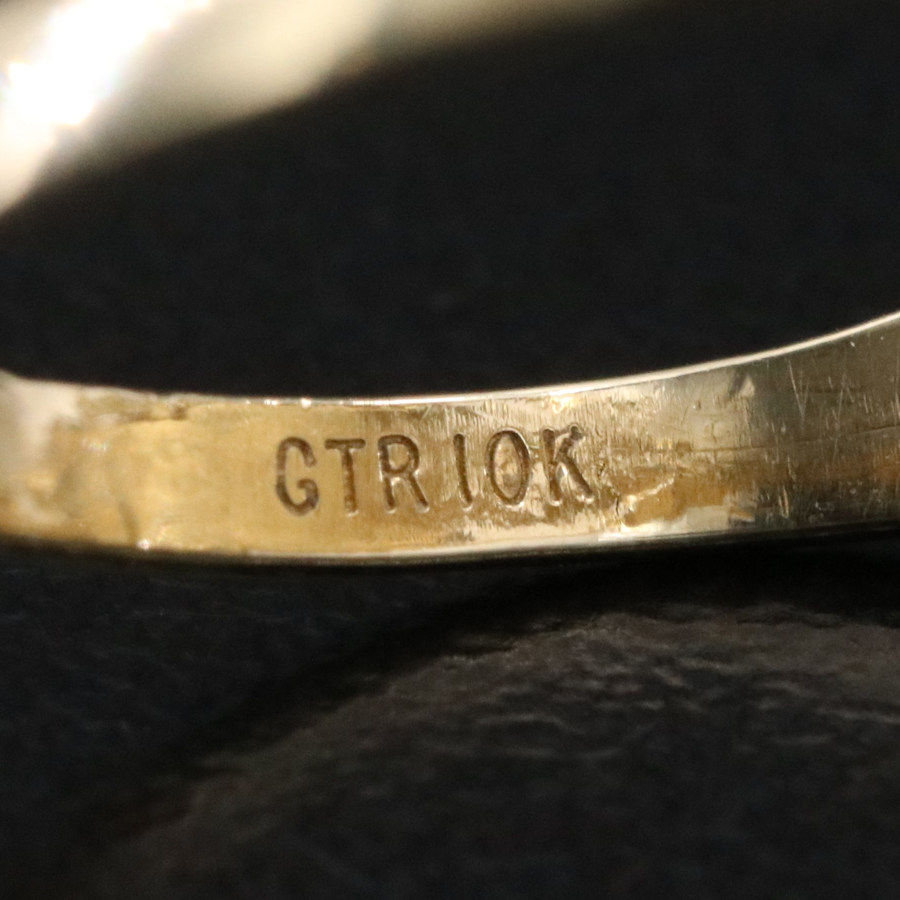 10K 0.02 CTW Diamond Chinese Panda Replica 5 Yuan Coin Ring