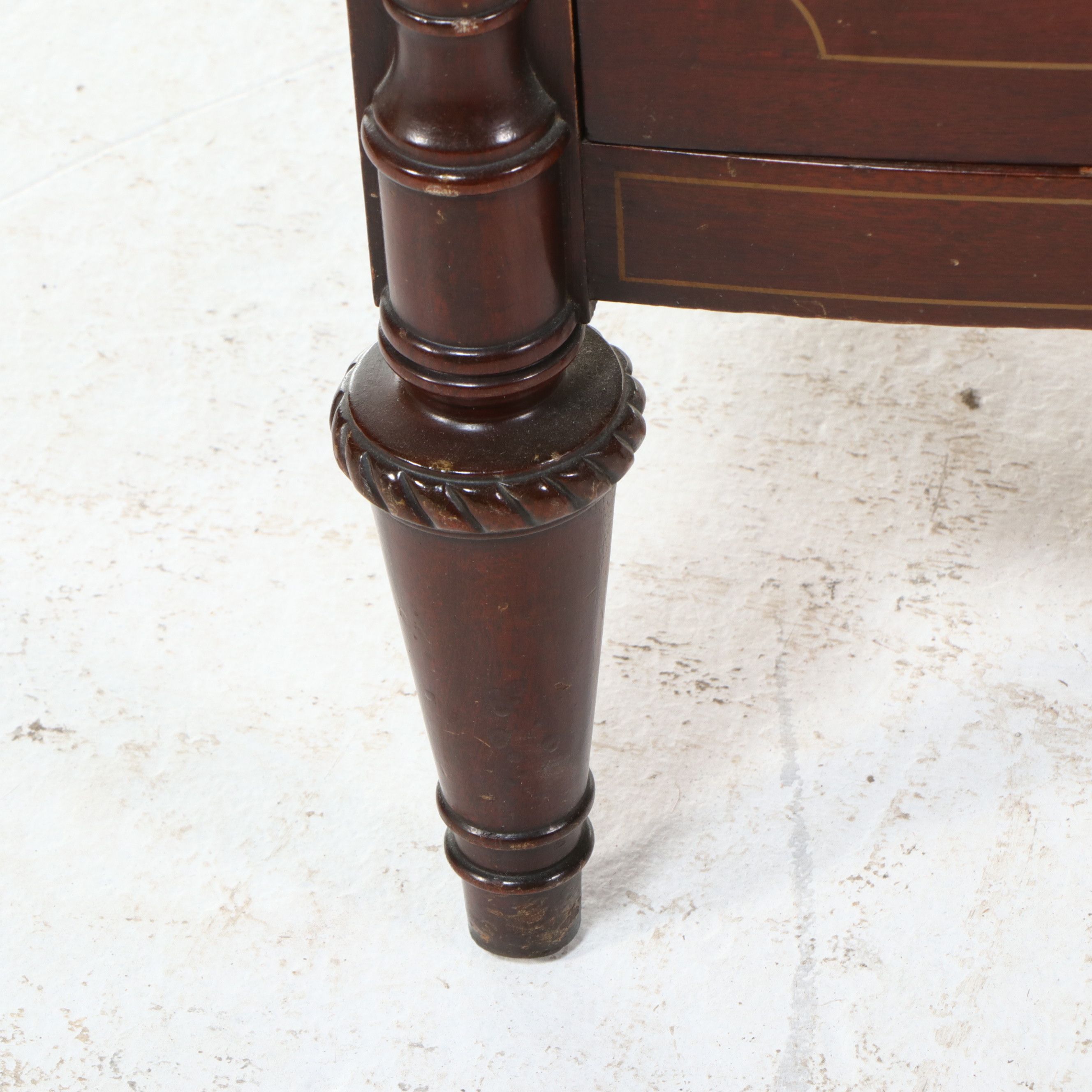 Hepplewhite Style Inlaid Mahogany Kidney-Shaped Desk, Mid-20th Century