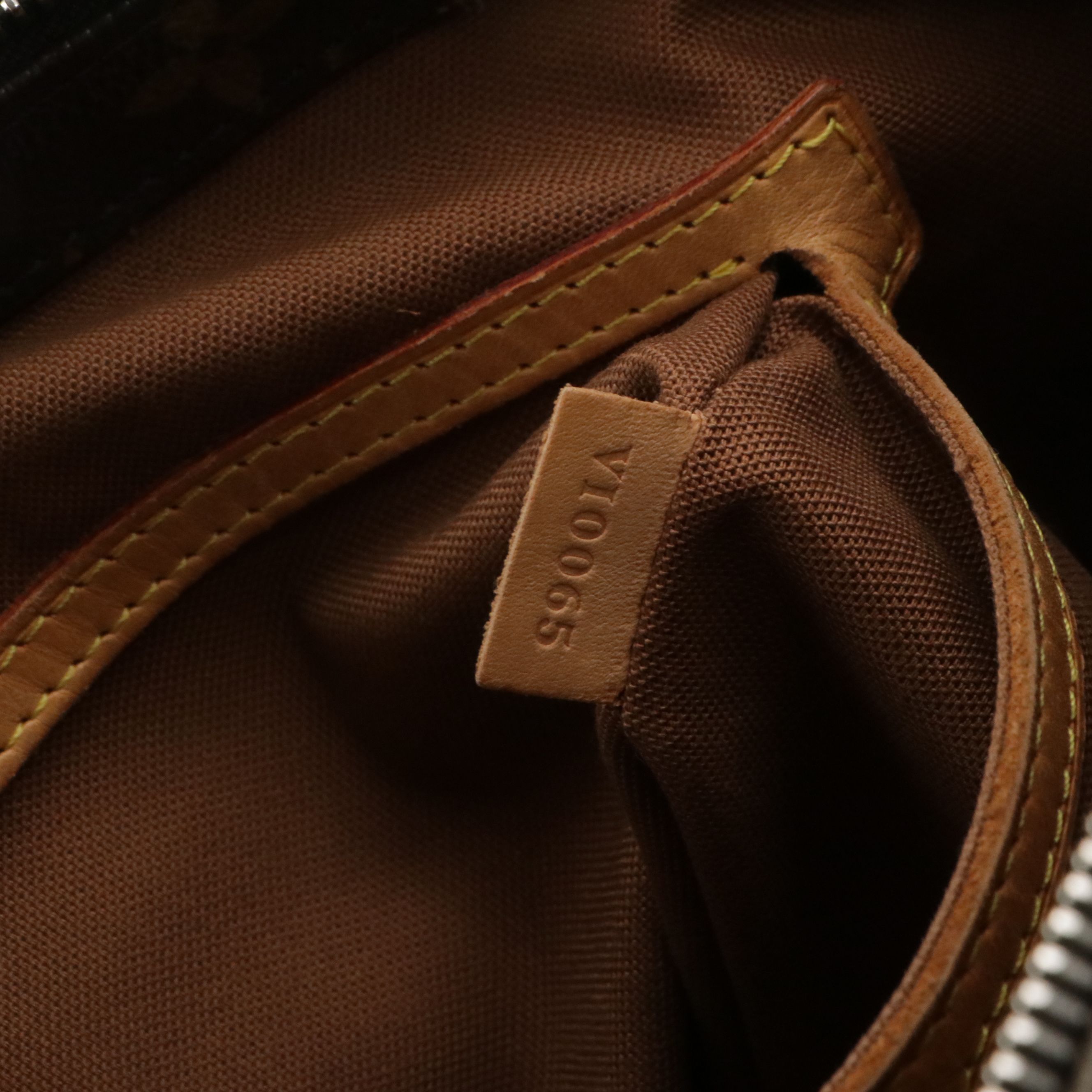 Louis Vuitton Cabas Mezzo Tote Bag in Monogram Canvas and Vachetta Leather