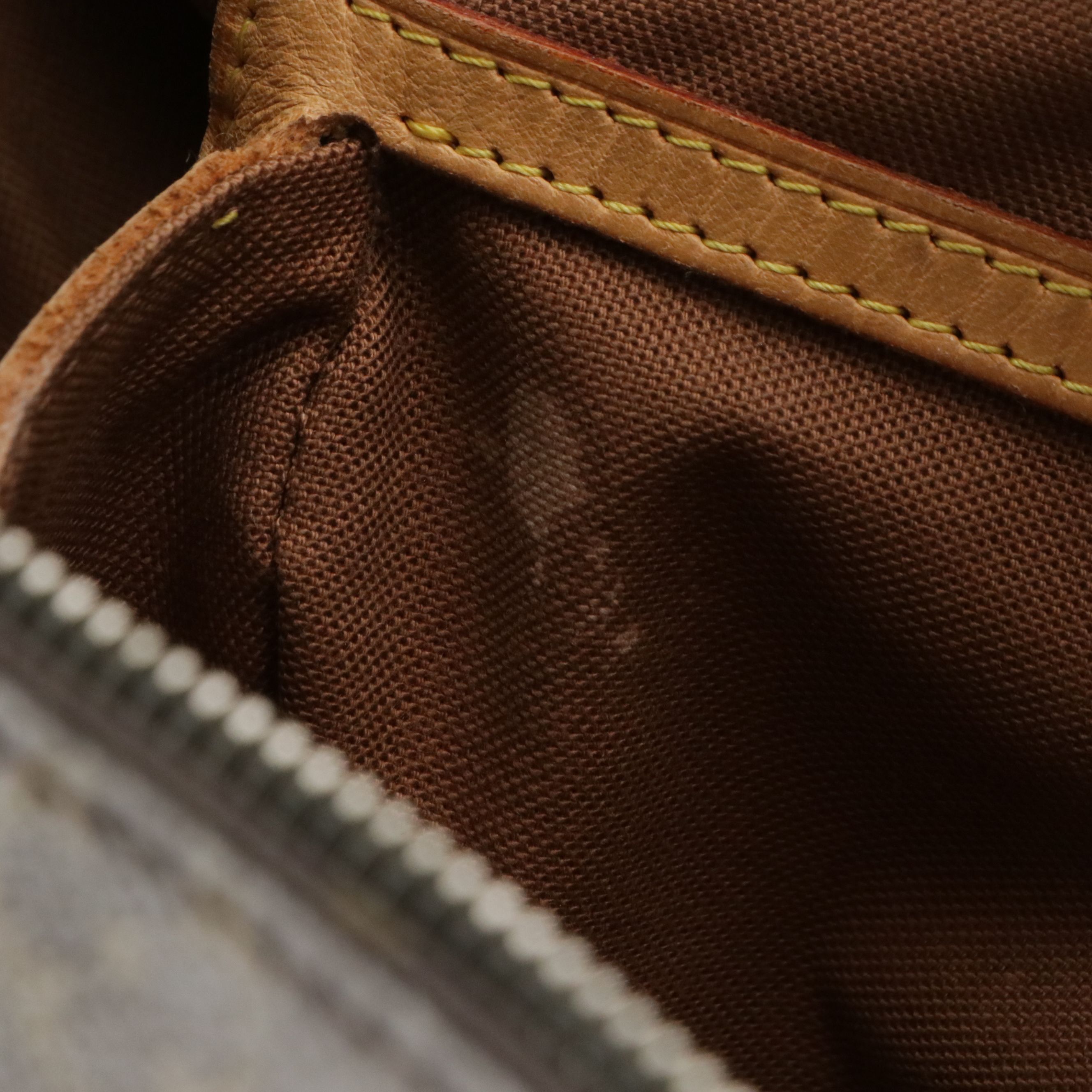 Louis Vuitton Cabas Mezzo Tote Bag in Monogram Canvas and Vachetta Leather