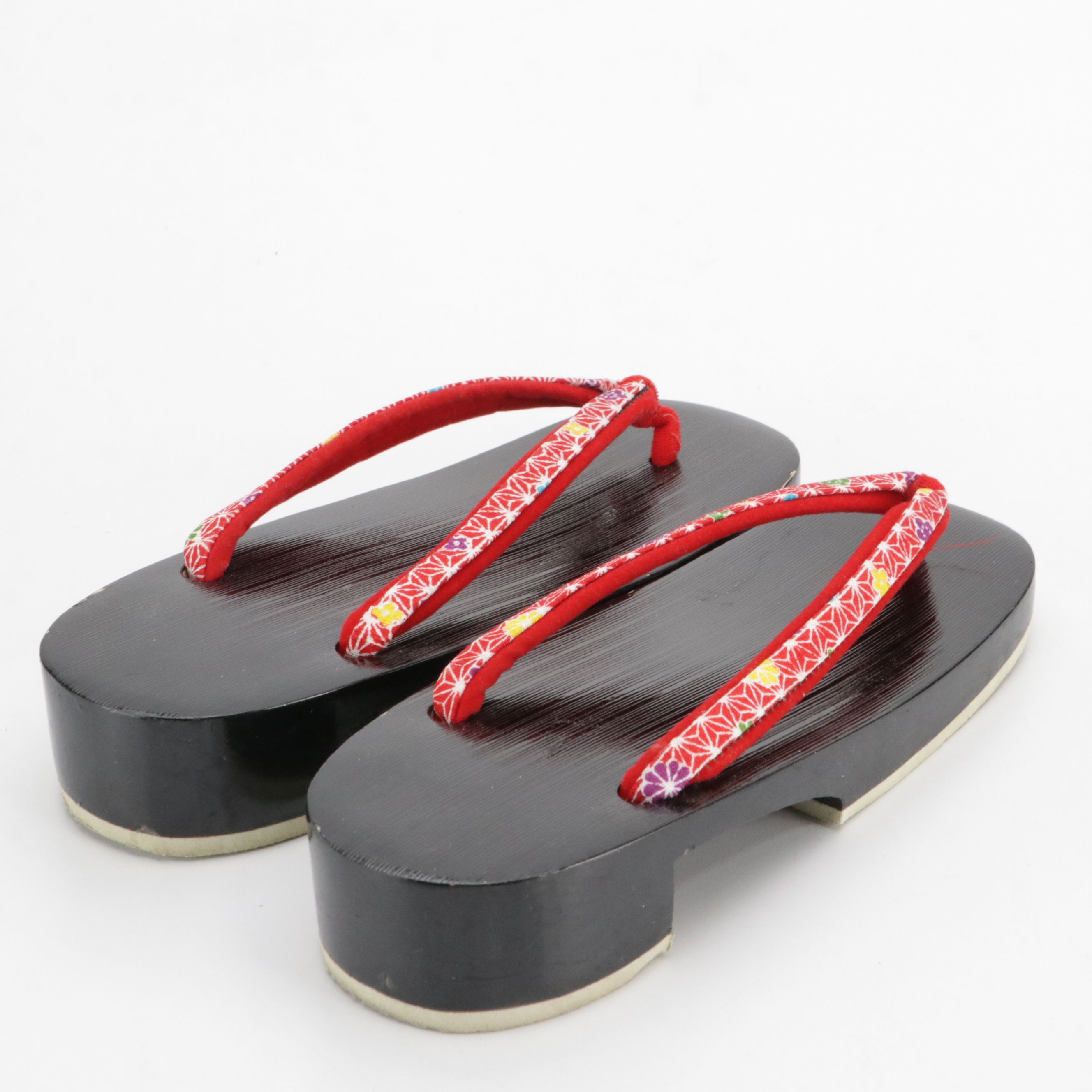 Japanese Zori Style Sandals in Lacquered Wood