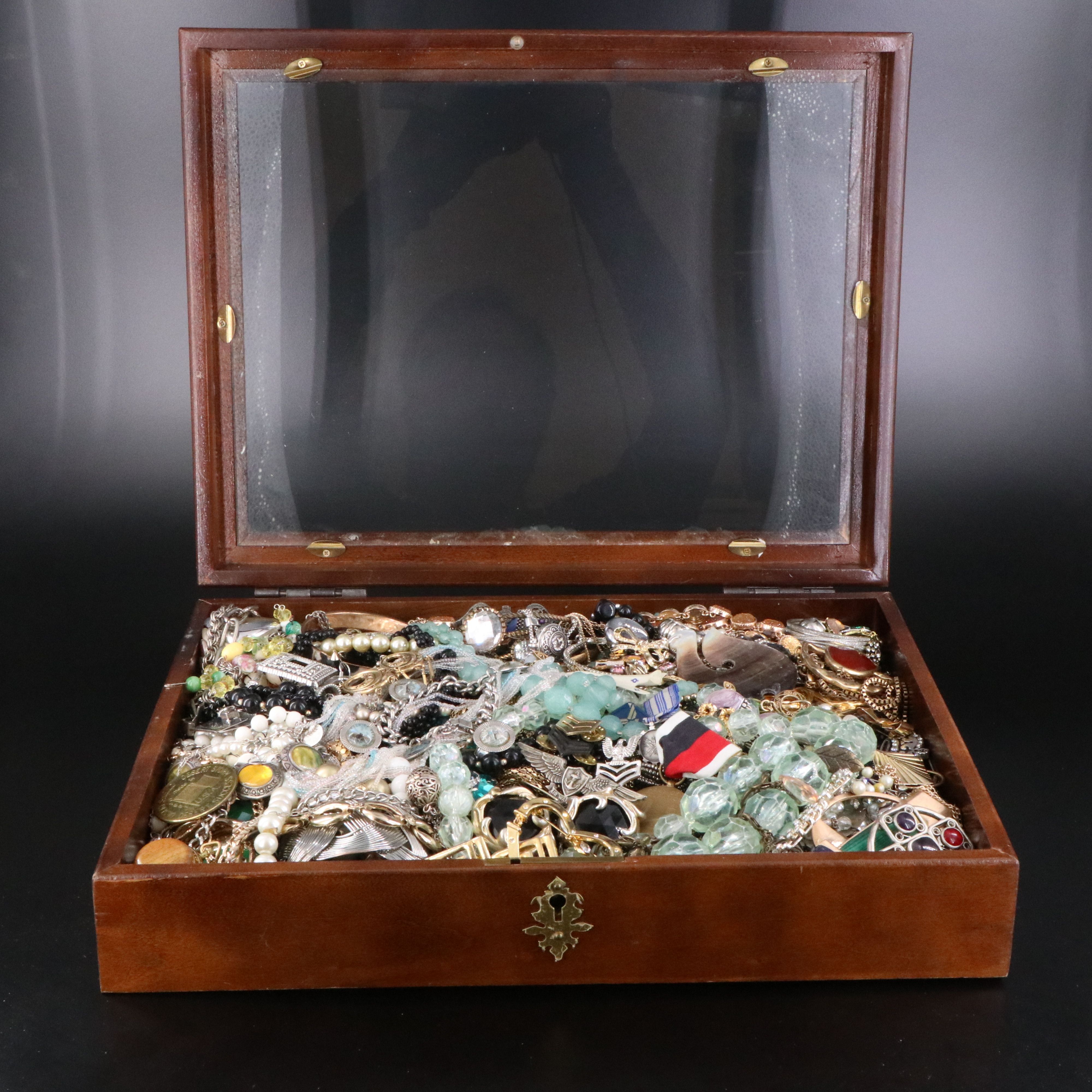 Uncommon Discoveries: Jewelry Collection