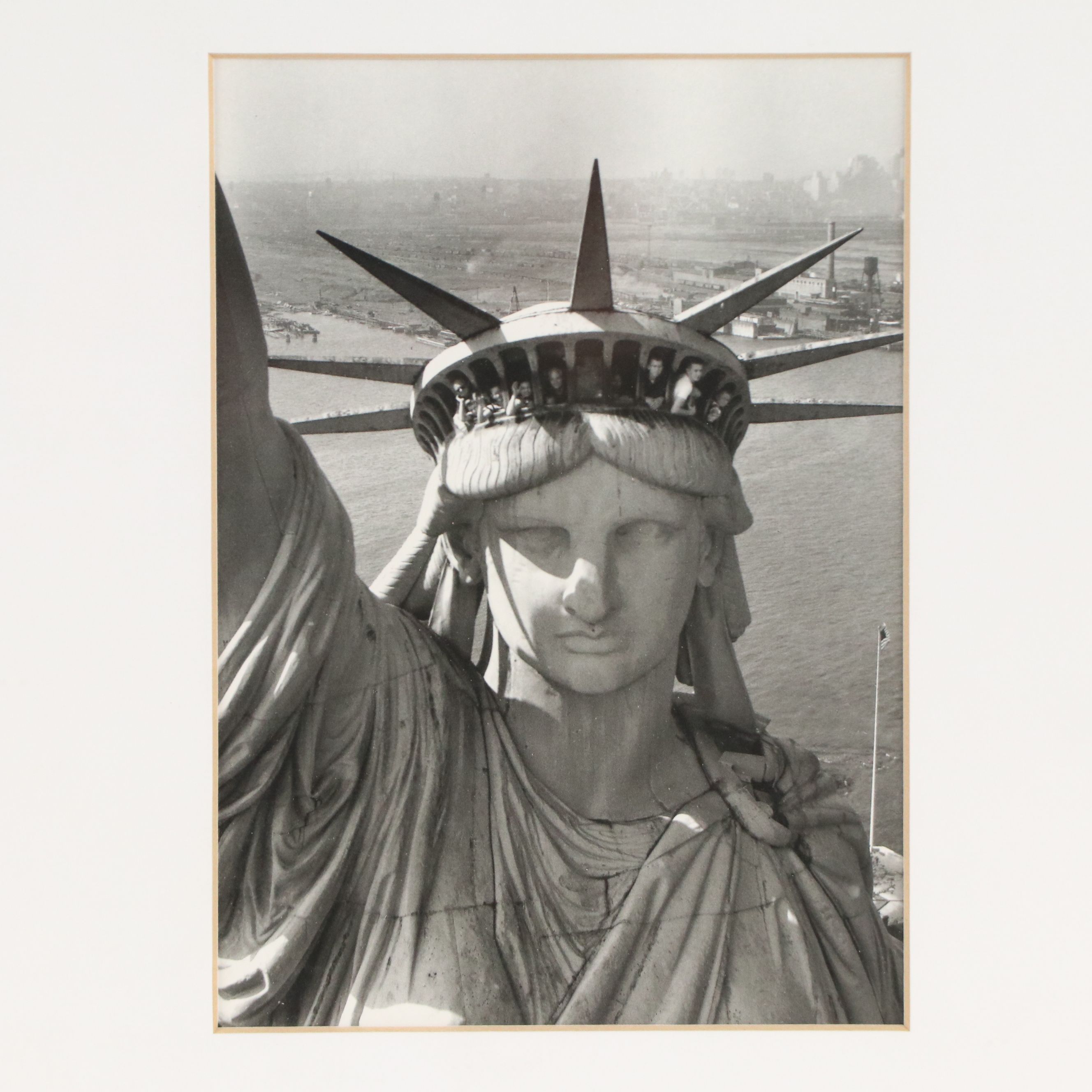 Halftone Reproductions of Historical LIFE Magazine Photos