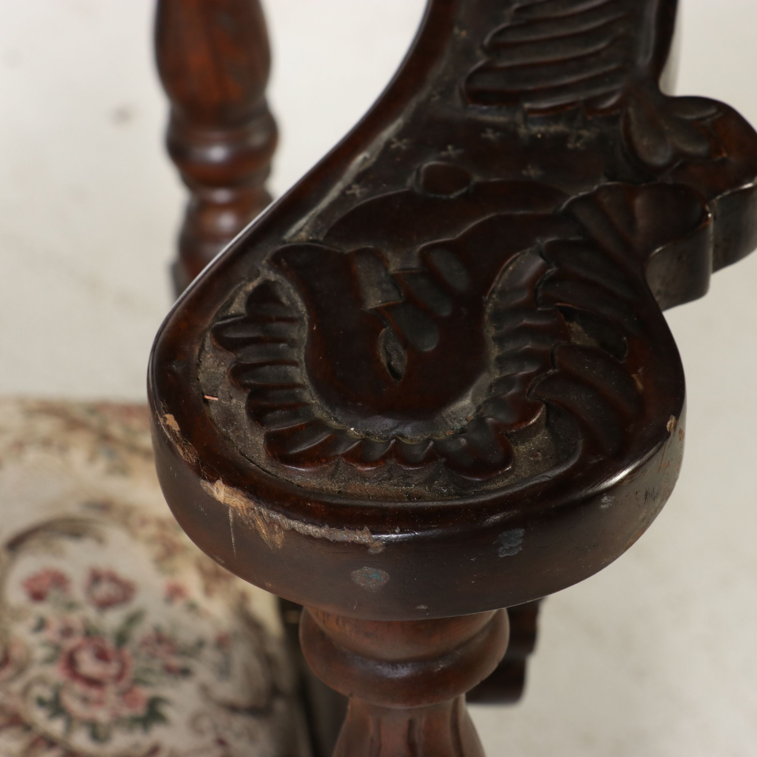 Victorian Carved Mahogany Tête-à-Tête