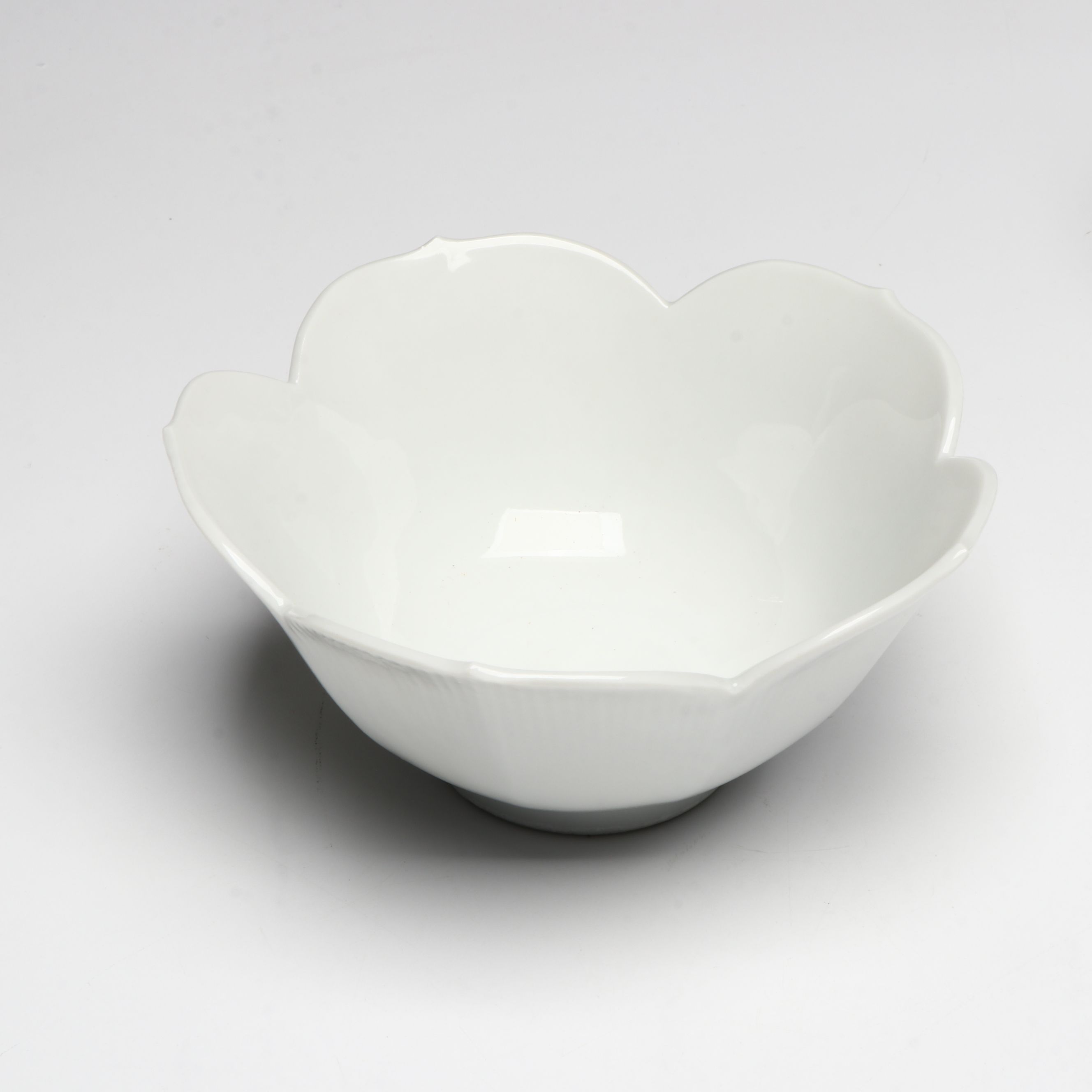 Otagiri Porcelain Flower Bowls with More Japanese Tableware, Mid to Late 20th C.