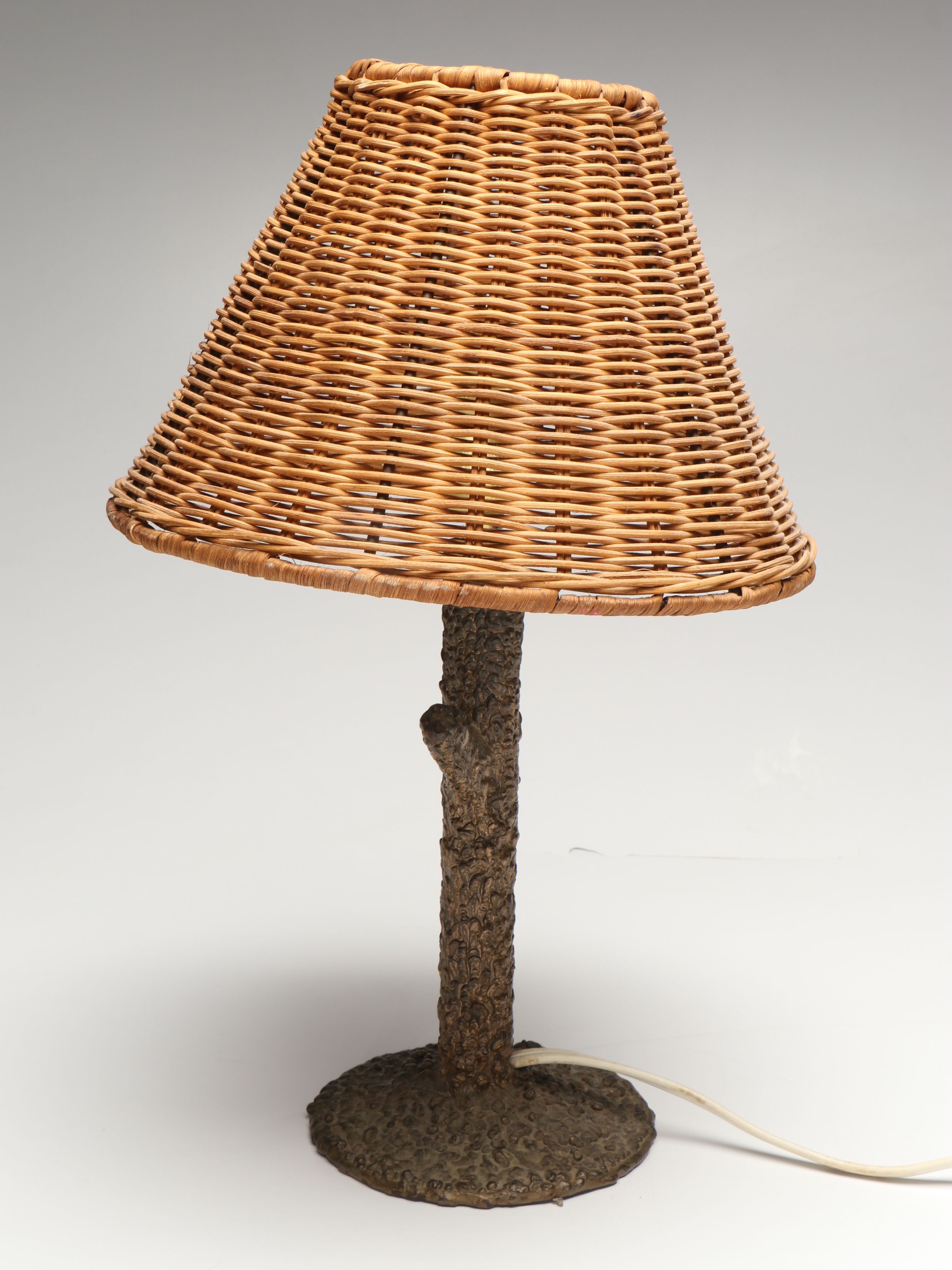 Rustic Wicker Shade Table Lamp with Hunting Dog Bookend Pair
