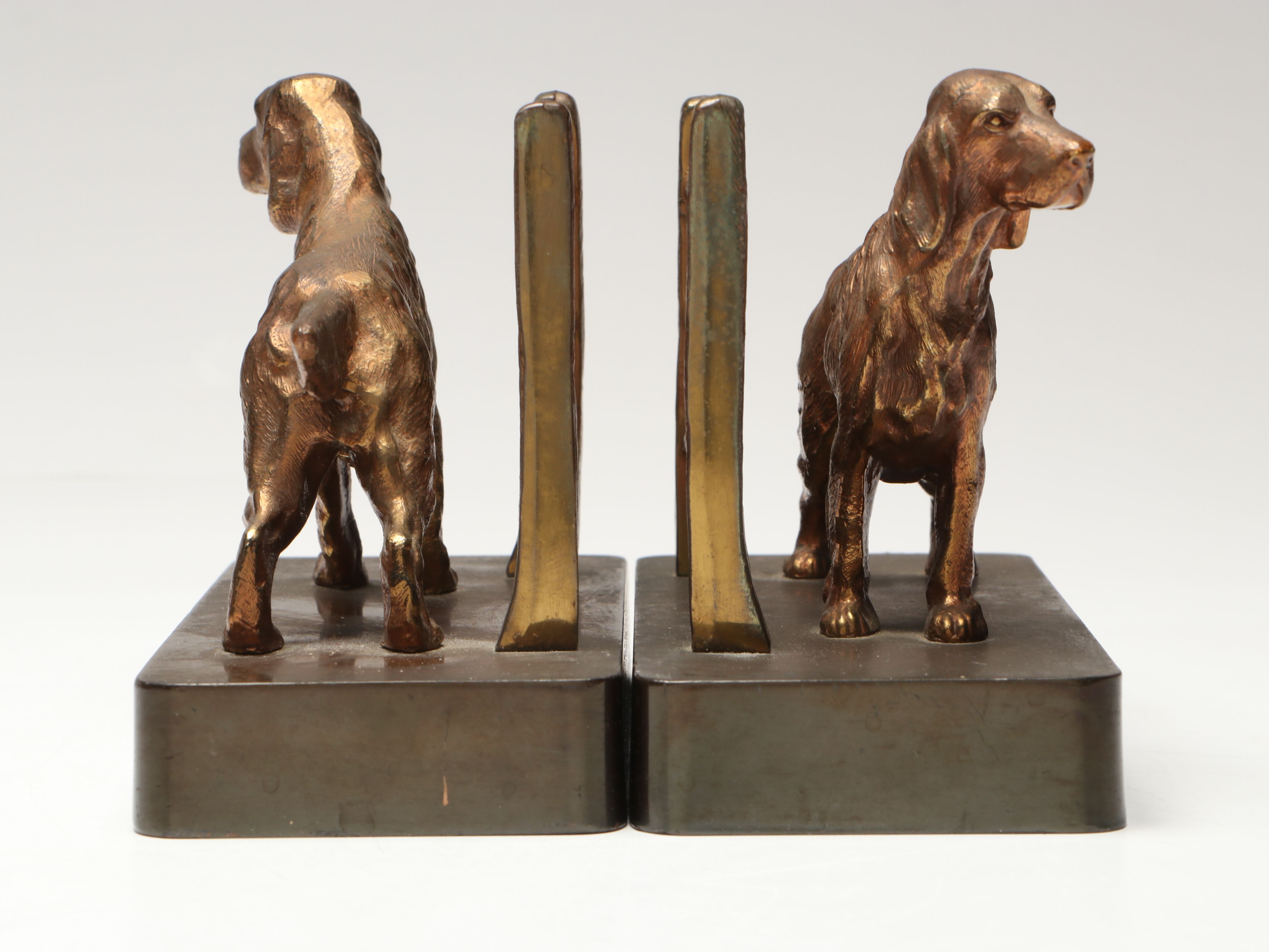 Rustic Wicker Shade Table Lamp with Hunting Dog Bookend Pair