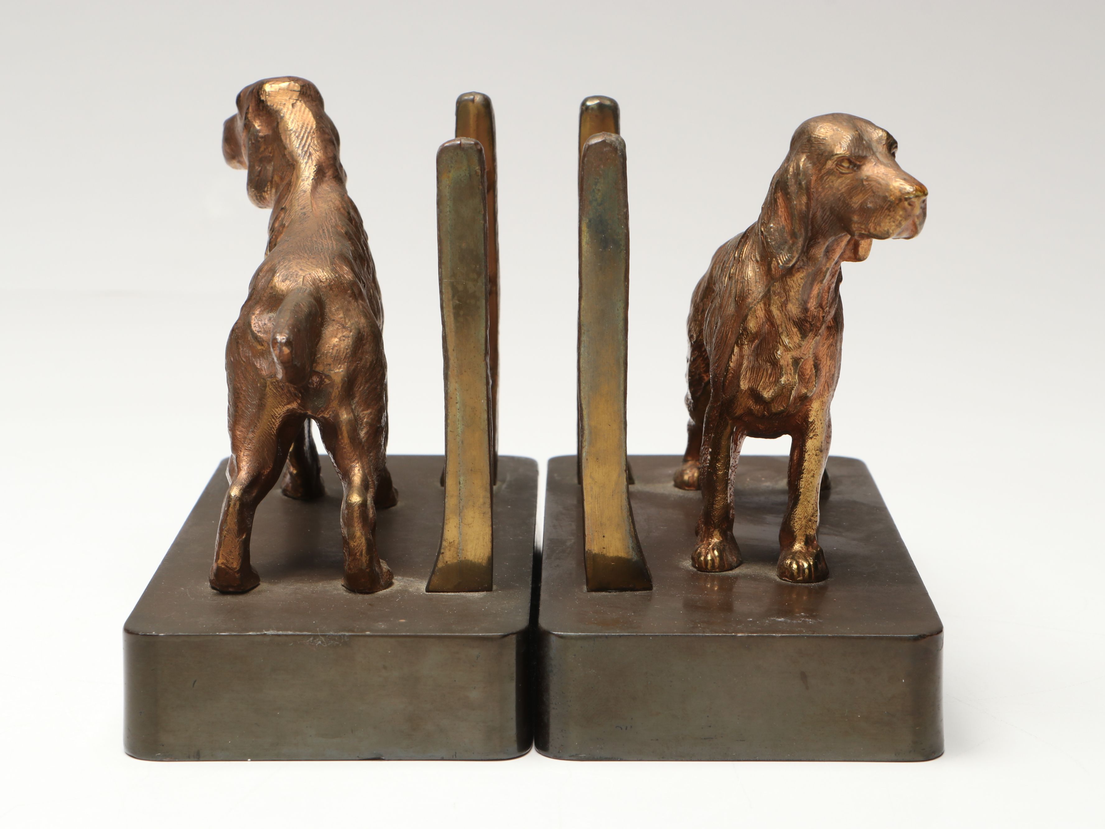 Rustic Wicker Shade Table Lamp with Hunting Dog Bookend Pair