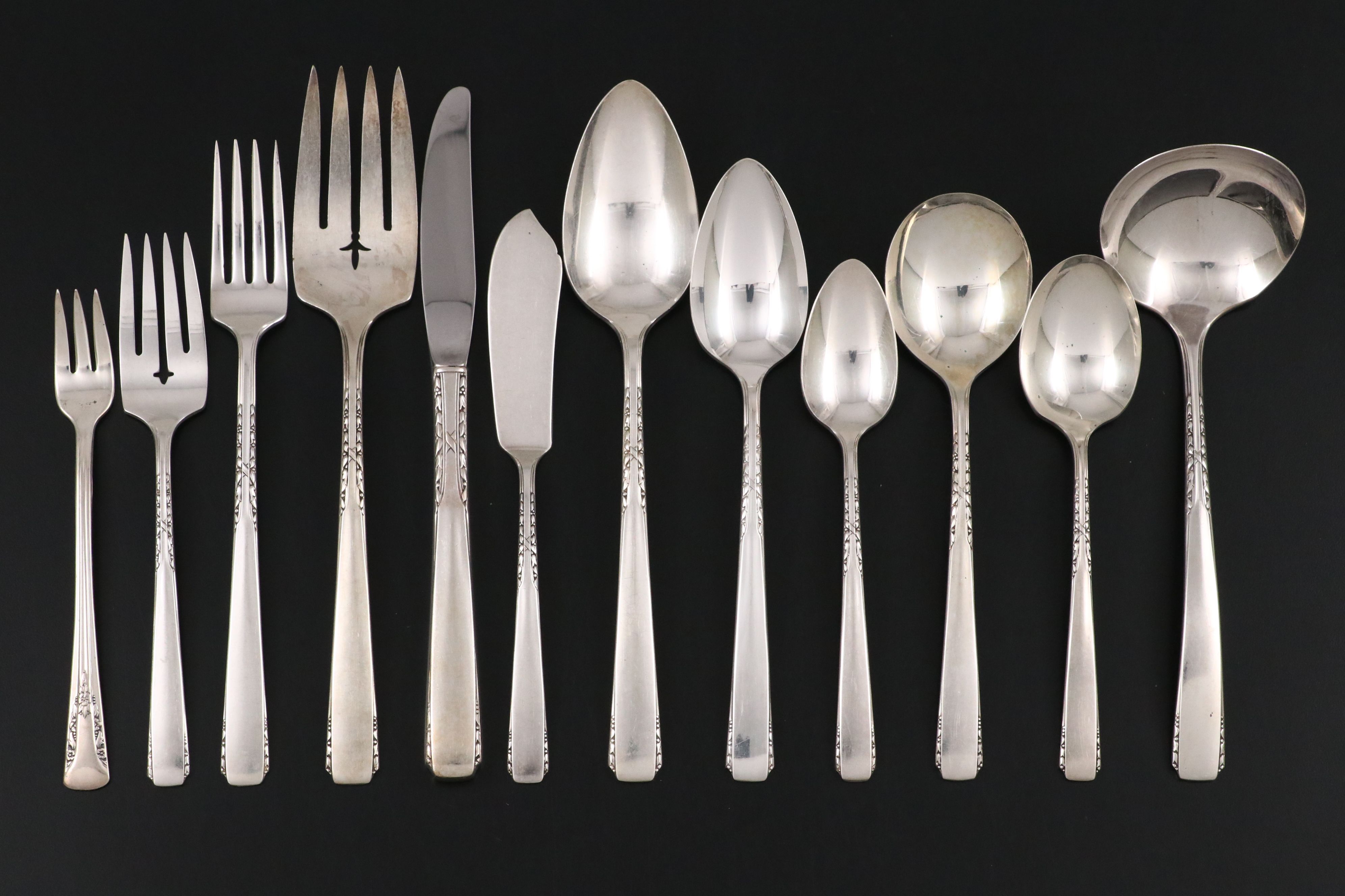 Oneida "Brookwood-Banbury" Silver Plate Flatware with Case, Late 20th Century