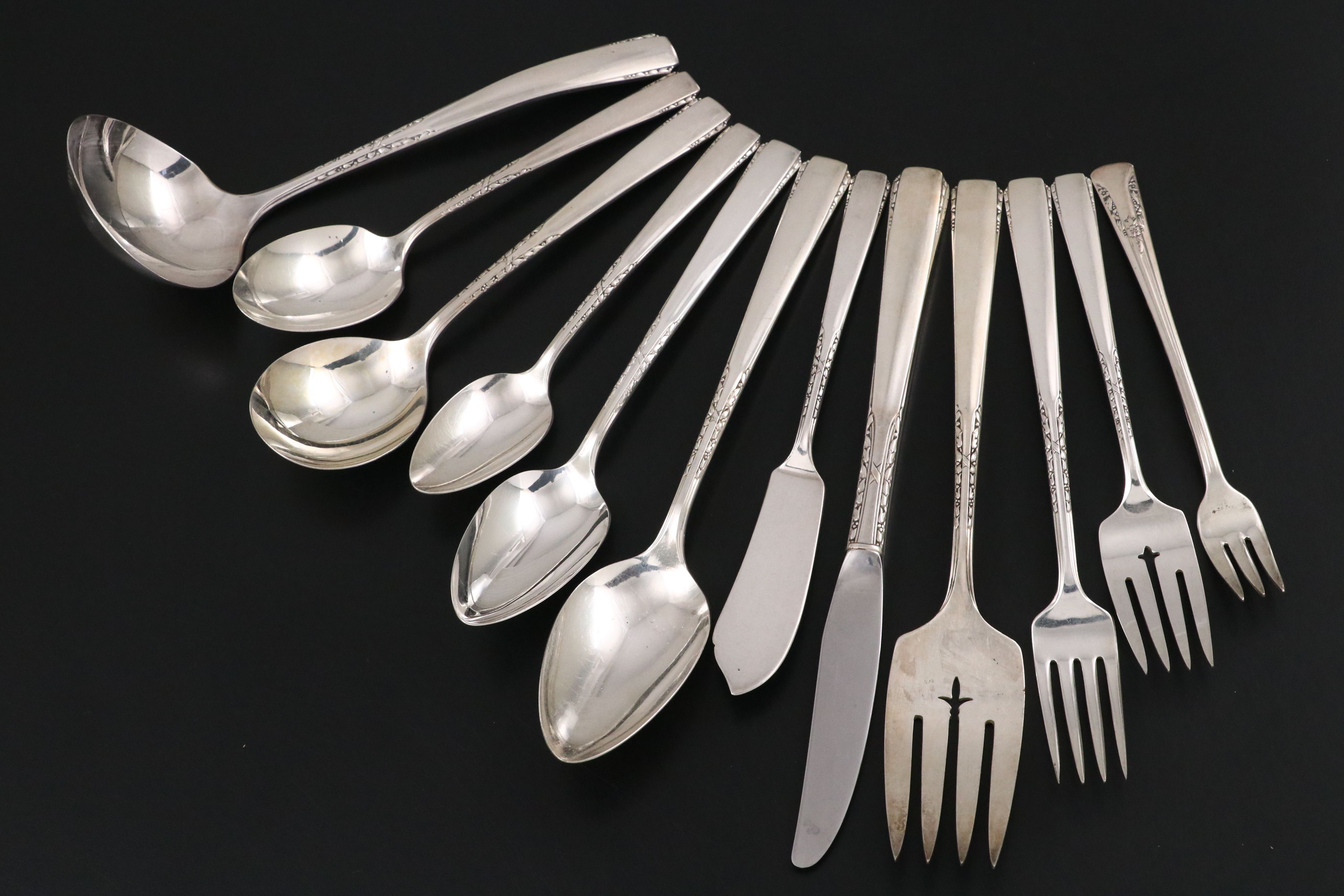 Oneida "Brookwood-Banbury" Silver Plate Flatware with Case, Late 20th Century