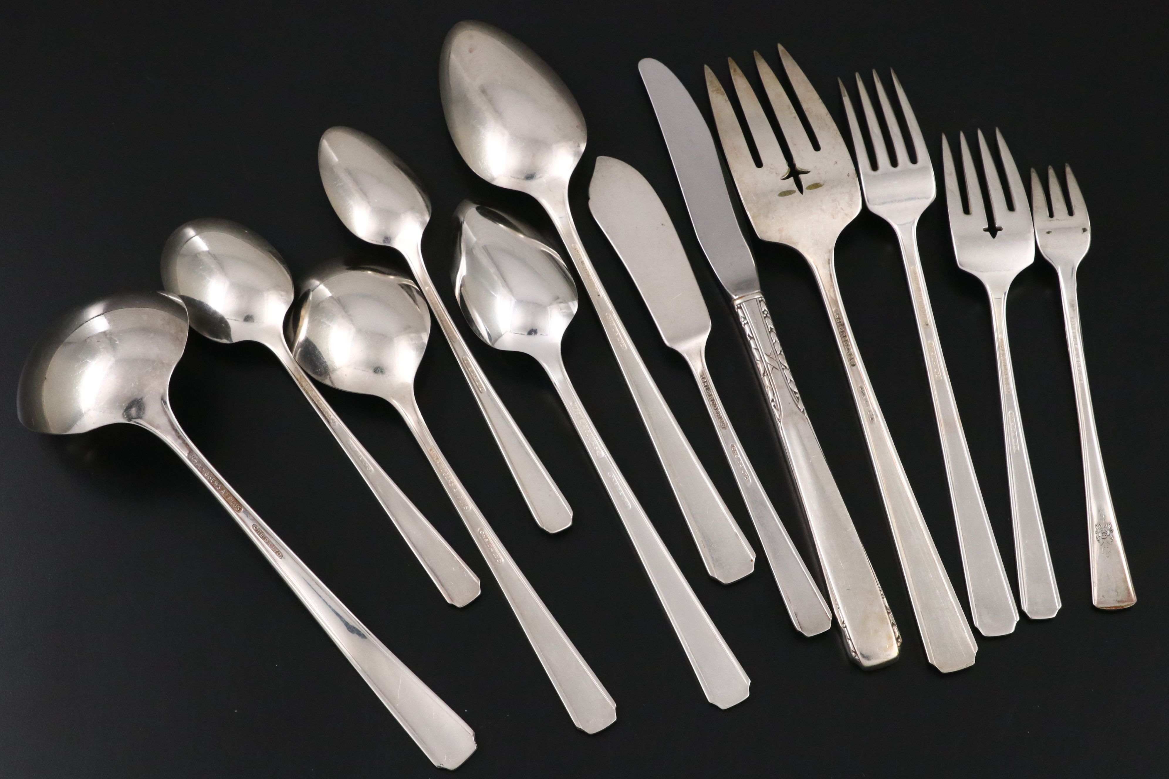 Oneida "Brookwood-Banbury" Silver Plate Flatware with Case, Late 20th Century