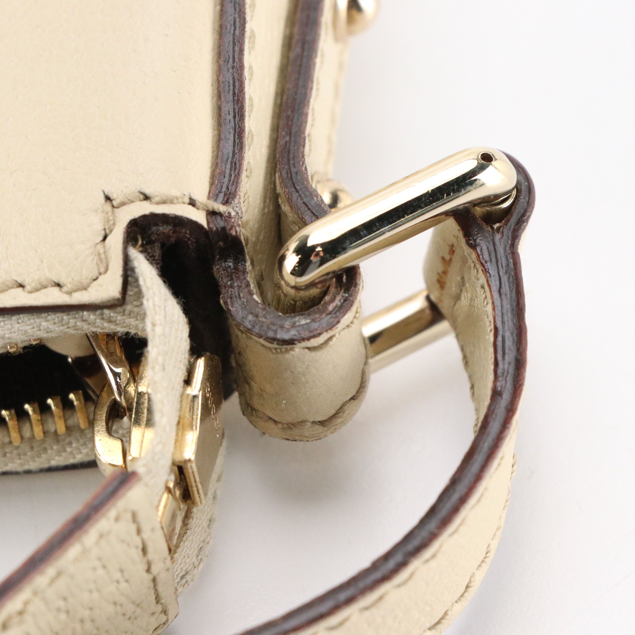 Gucci Pochette Bag in Ivory Leather with Pink Charms