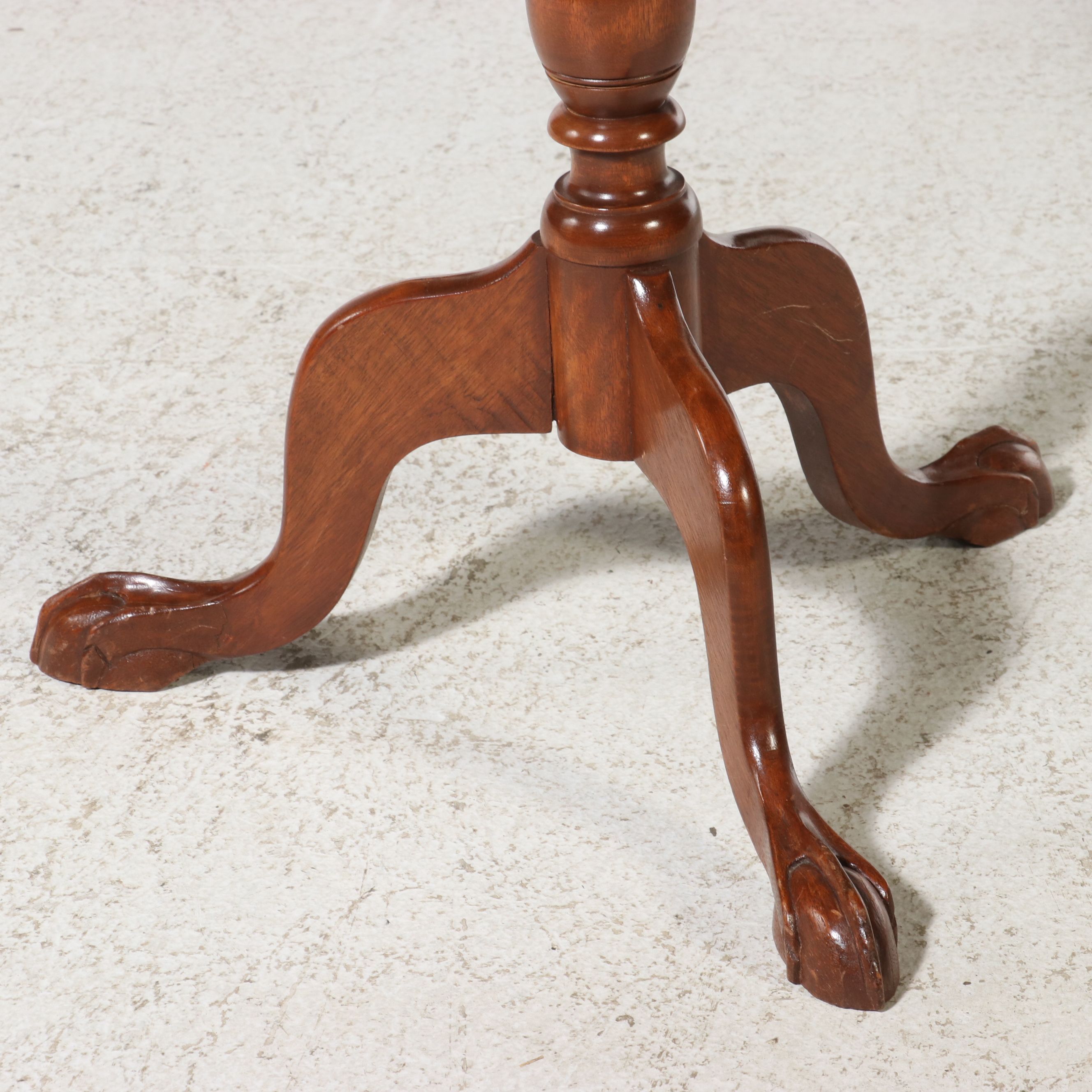Chippendale Mahogany Inlaid Tilt-Top Candlestand, 19th Century