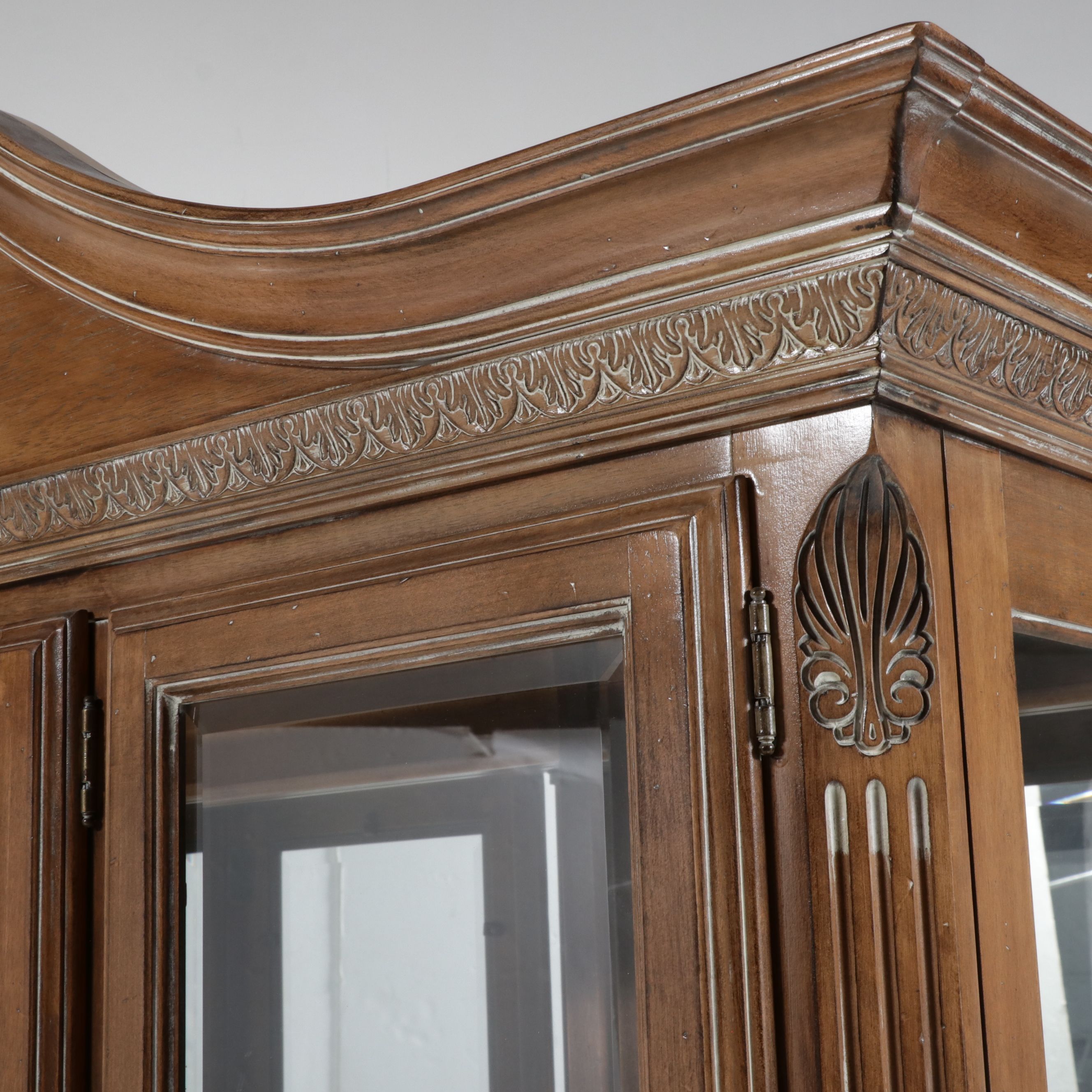 Lexington Furniture "Palmer Home" Collection China Cabinet