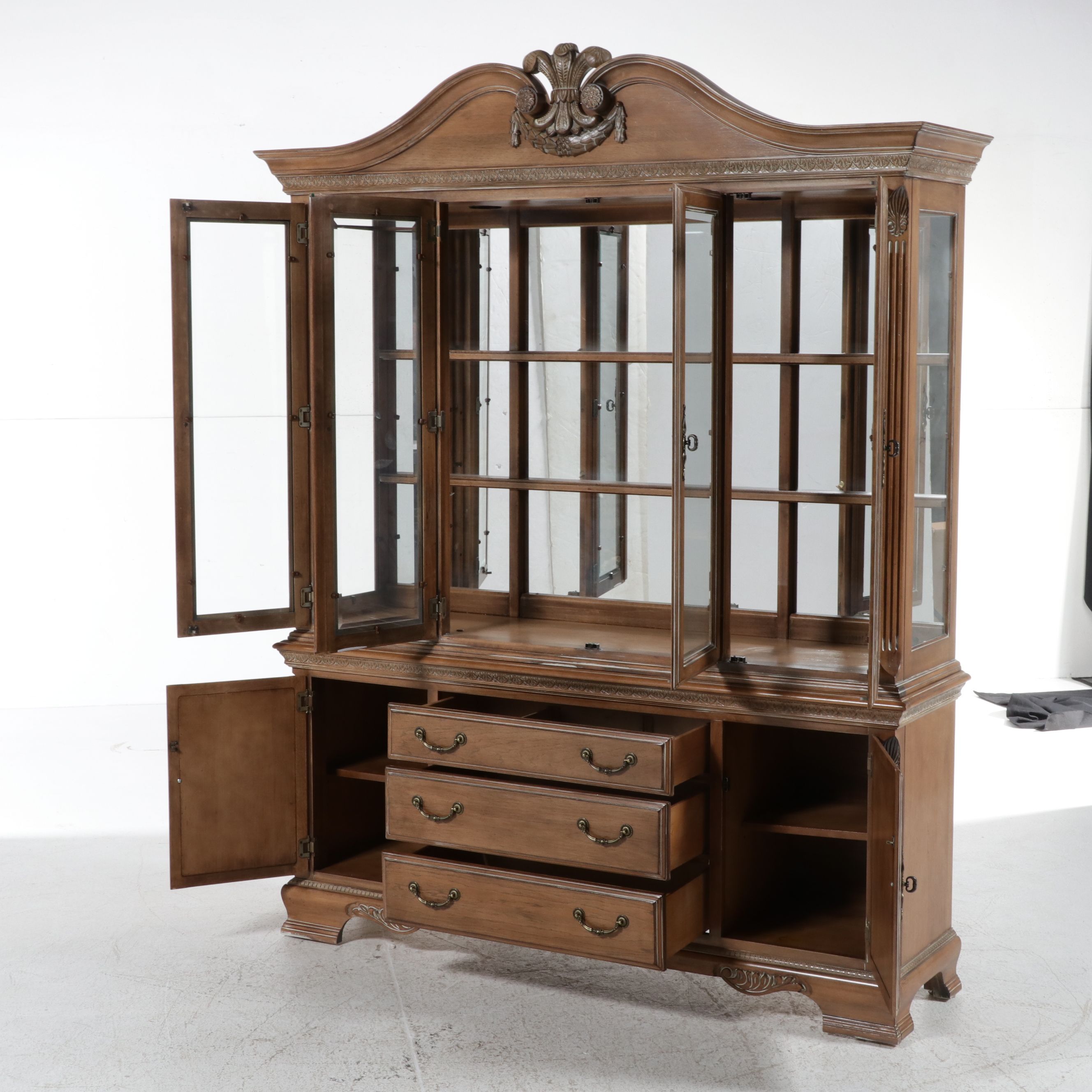 Lexington Furniture "Palmer Home" Collection China Cabinet