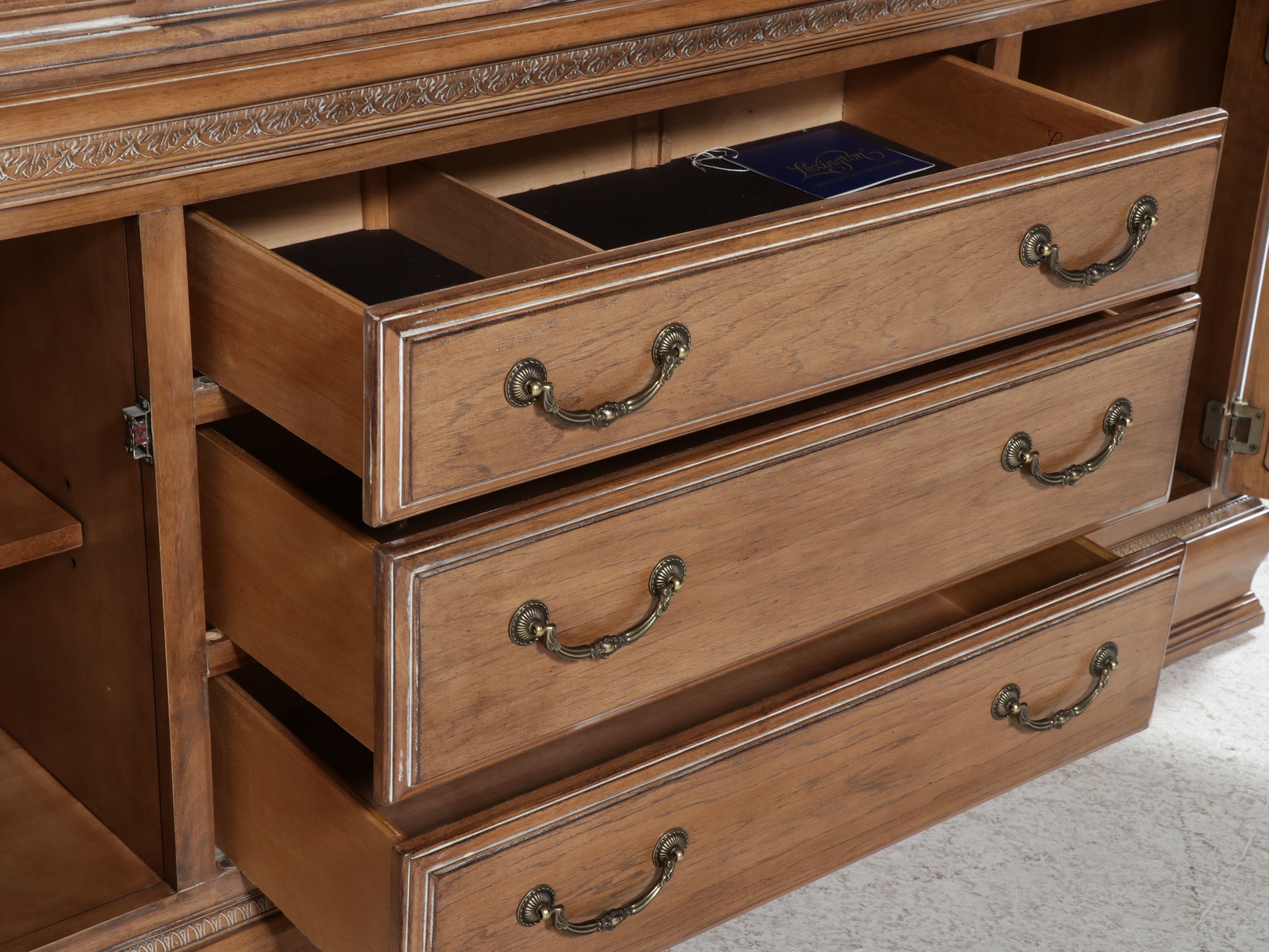 Lexington Furniture "Palmer Home" Collection China Cabinet