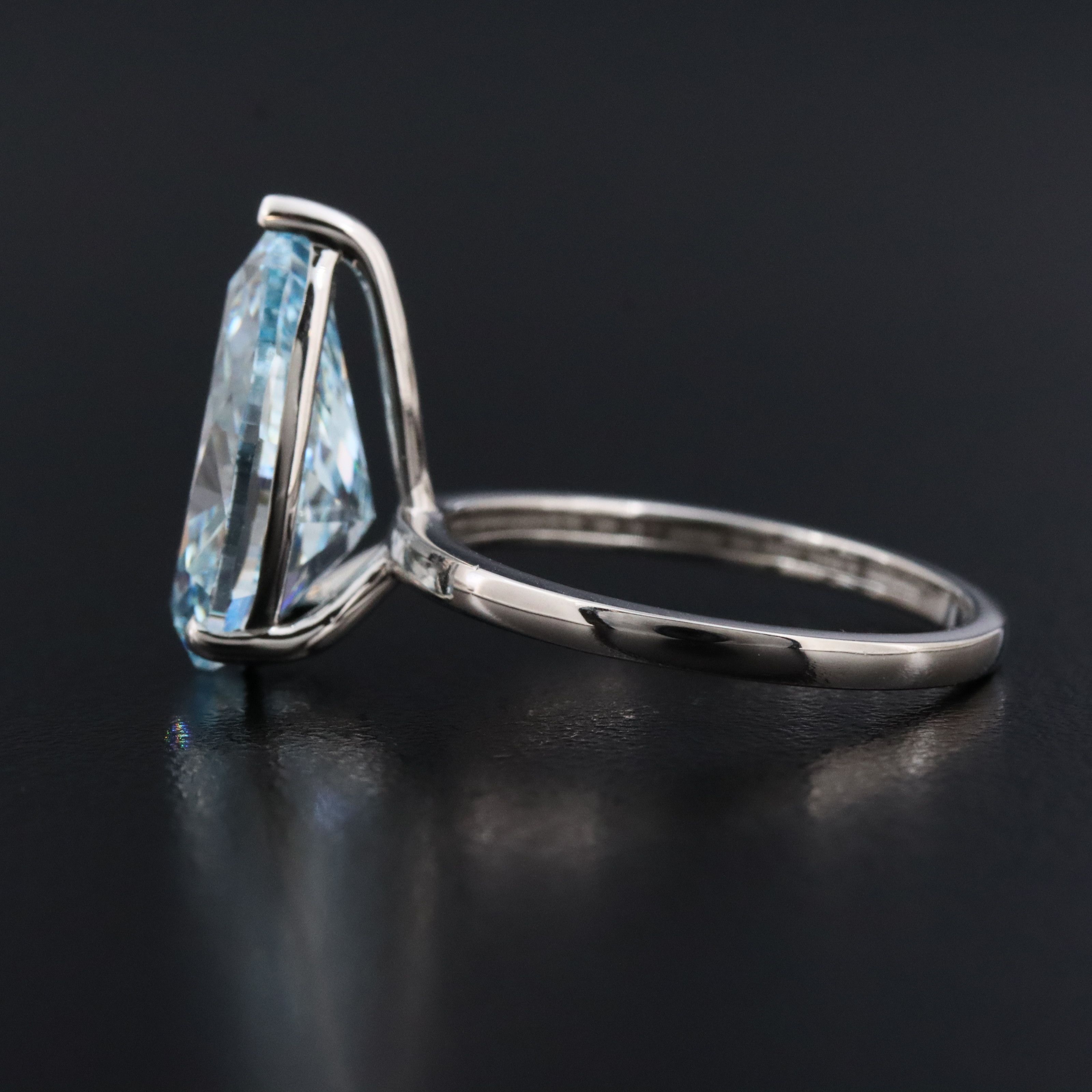 Platinum 5.06 CT Lab Grown Fancy Vivid Blue Diamond Ring with IGI Report