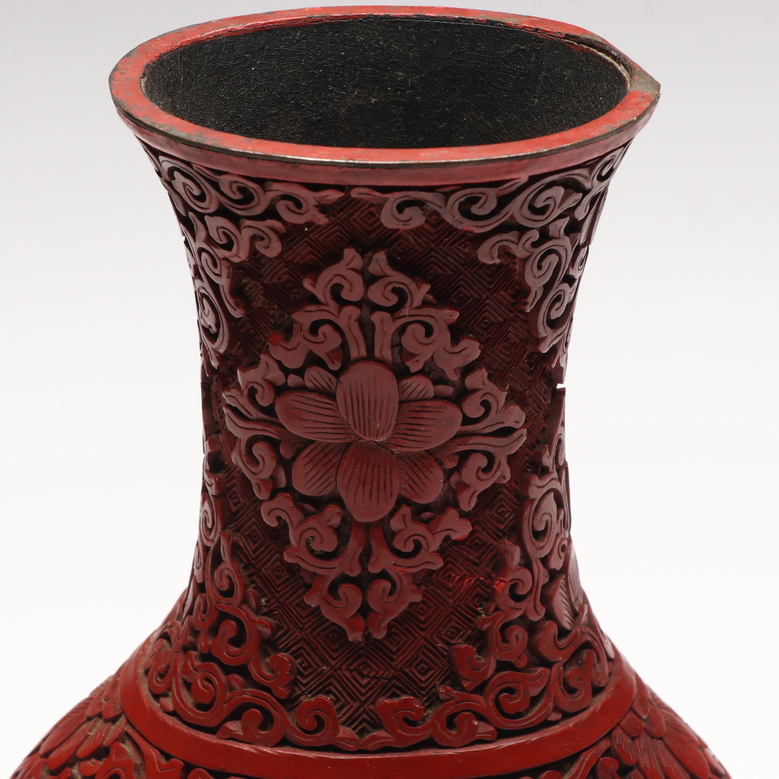 Chinese Red Lacquerware Vase