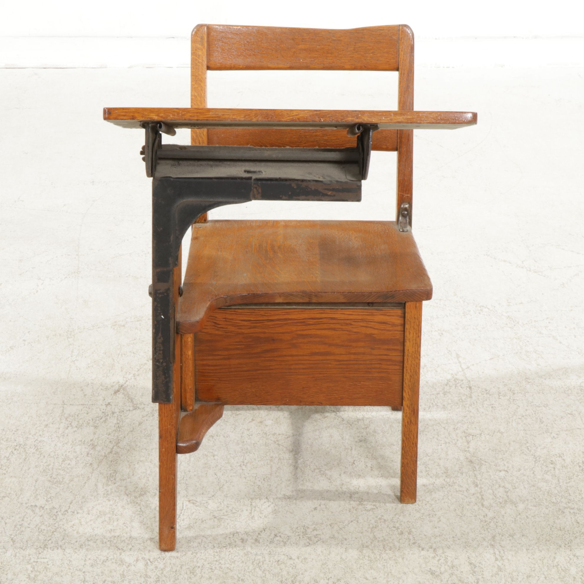 Parker-Fowler "Moulthrop" Adjustable Oak Student's Desk, Early 20th Century