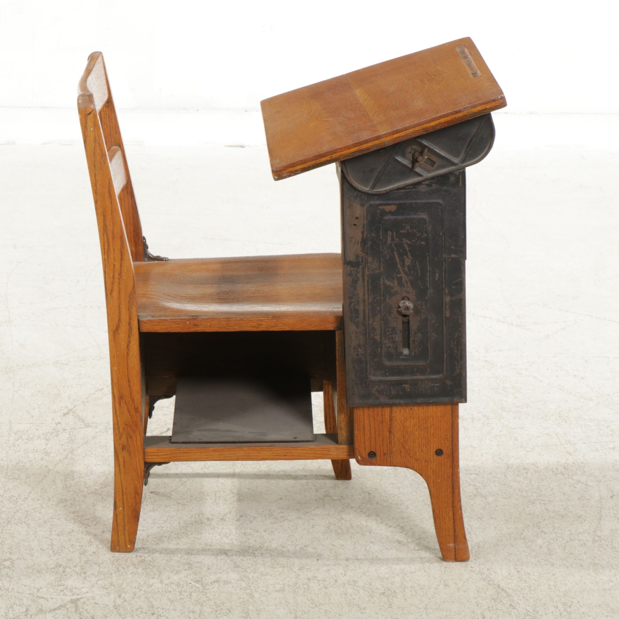 Parker-Fowler "Moulthrop" Adjustable Oak Student's Desk, Early 20th Century