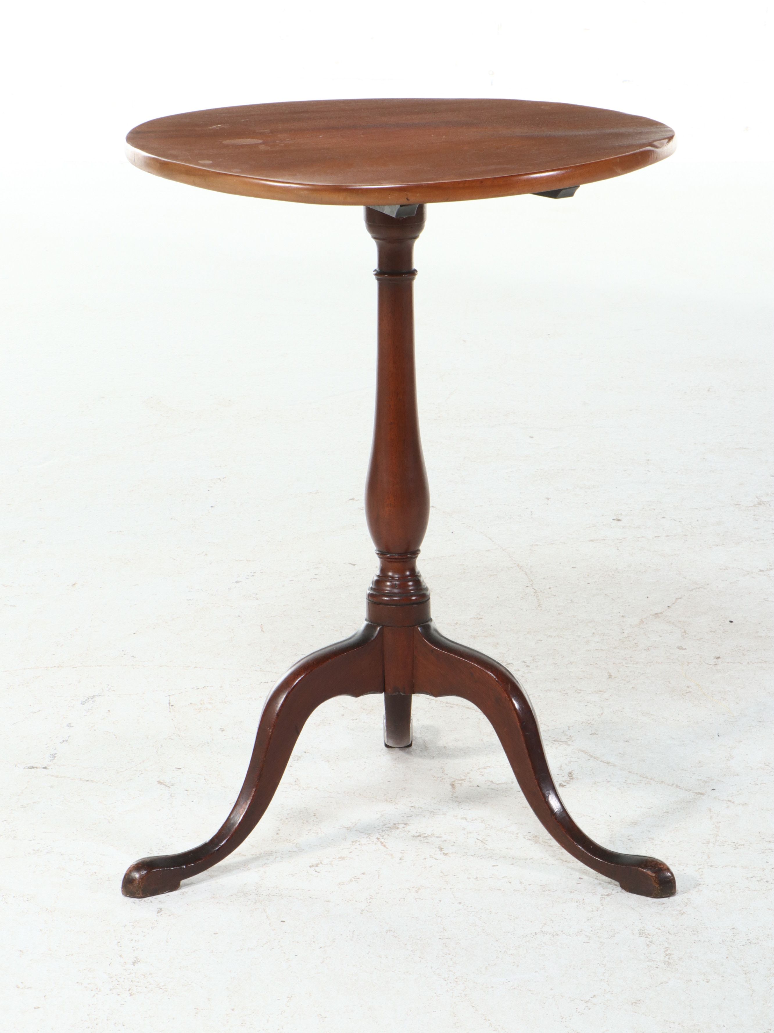 Queen Anne Mahogany Tilt-Top Candlestand, Mid to Late 18th Century