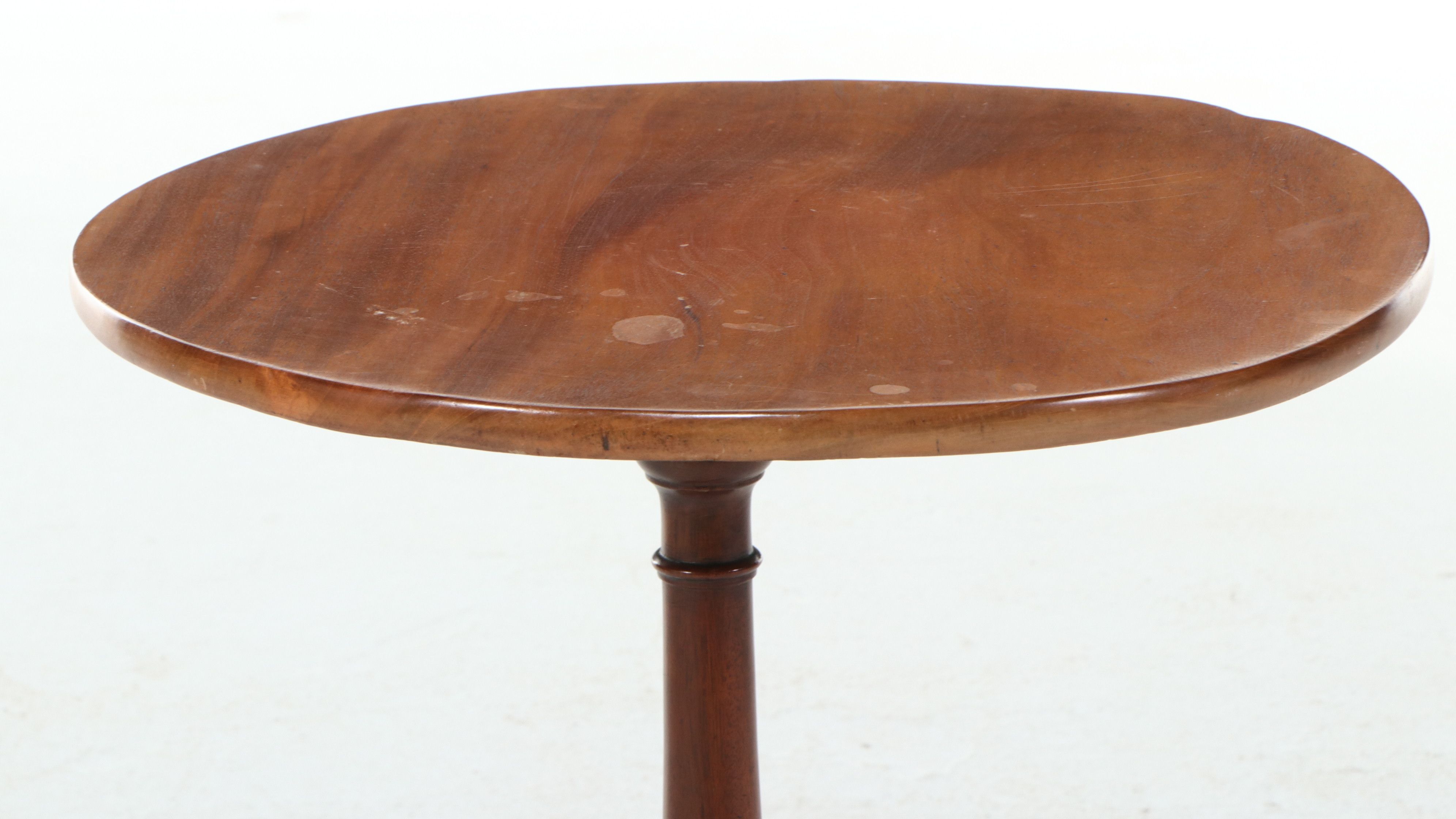 Queen Anne Mahogany Tilt-Top Candlestand, Mid to Late 18th Century