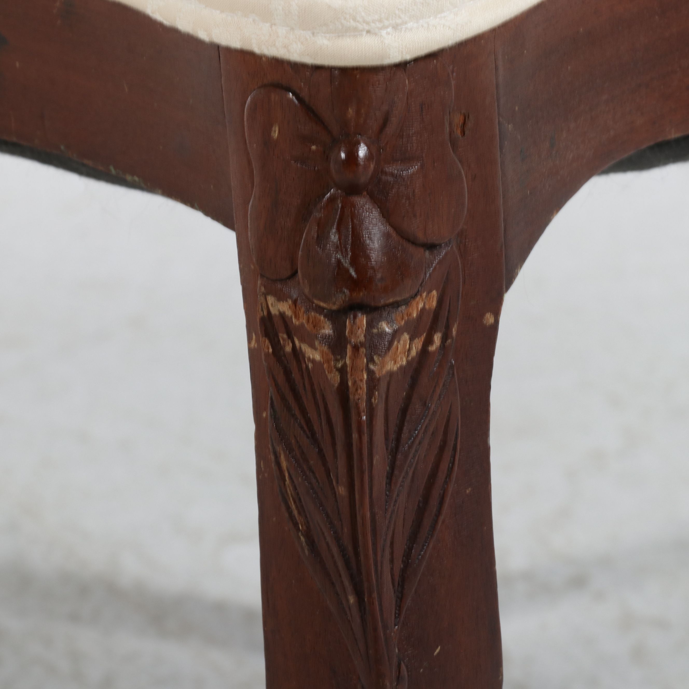 Victorian Rococo Revival Carved Walnut Balloon-Back Side Chair, 19th Century