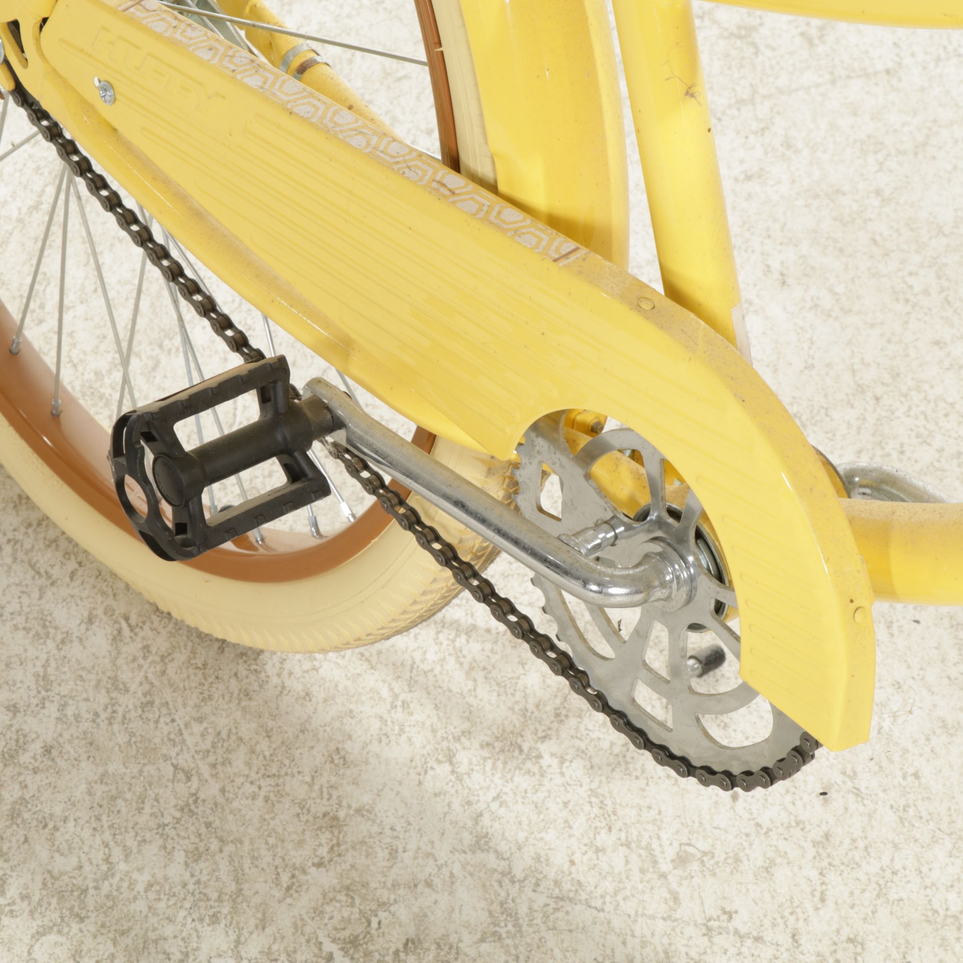 Huffy "Nel Lusso" Yellow Classic Cruiser 26" Women's Bicycle