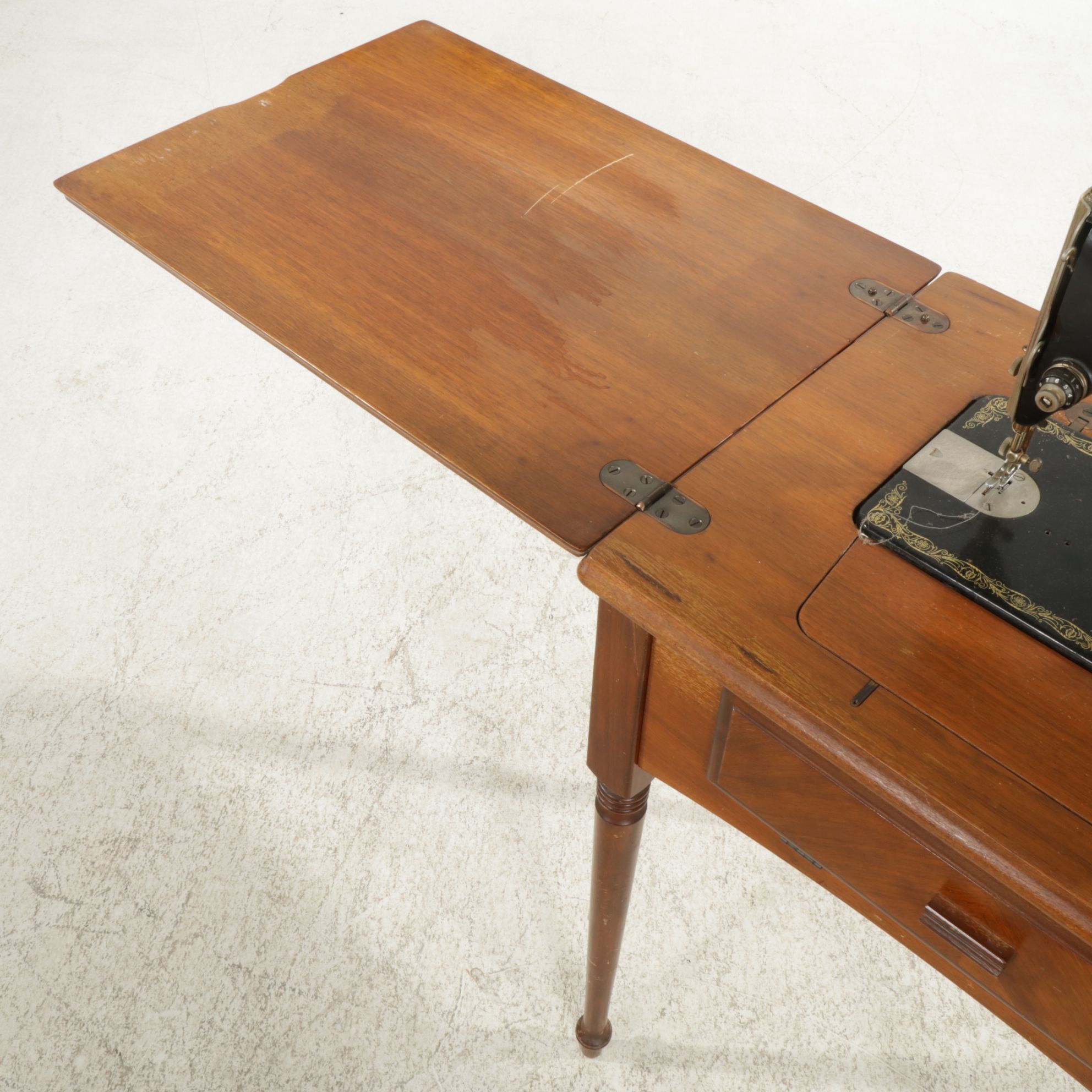 Singer Sewing Machine Model 66 in Drop Leaf Table Cabinet