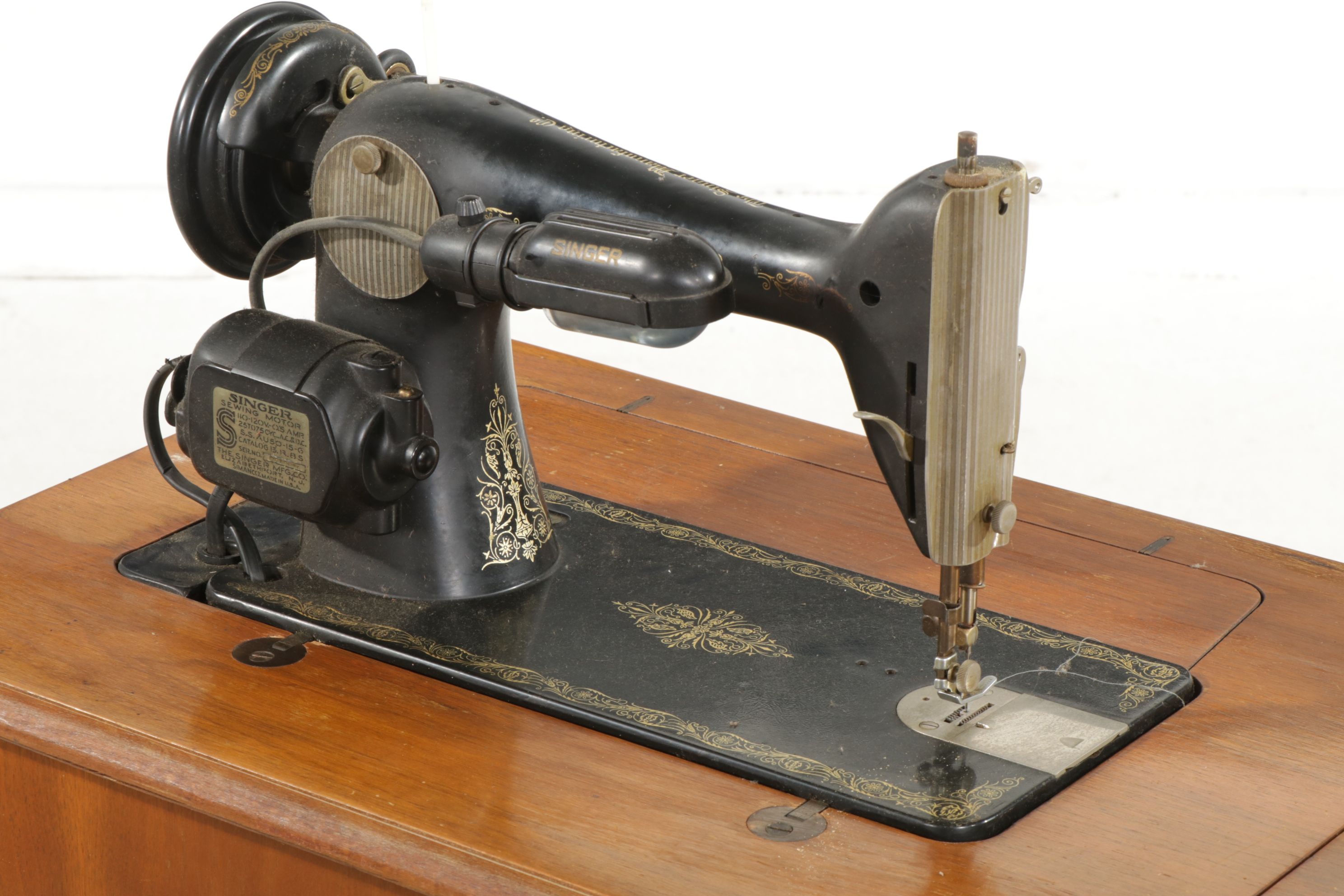 Singer Sewing Machine Model 66 in Drop Leaf Table Cabinet