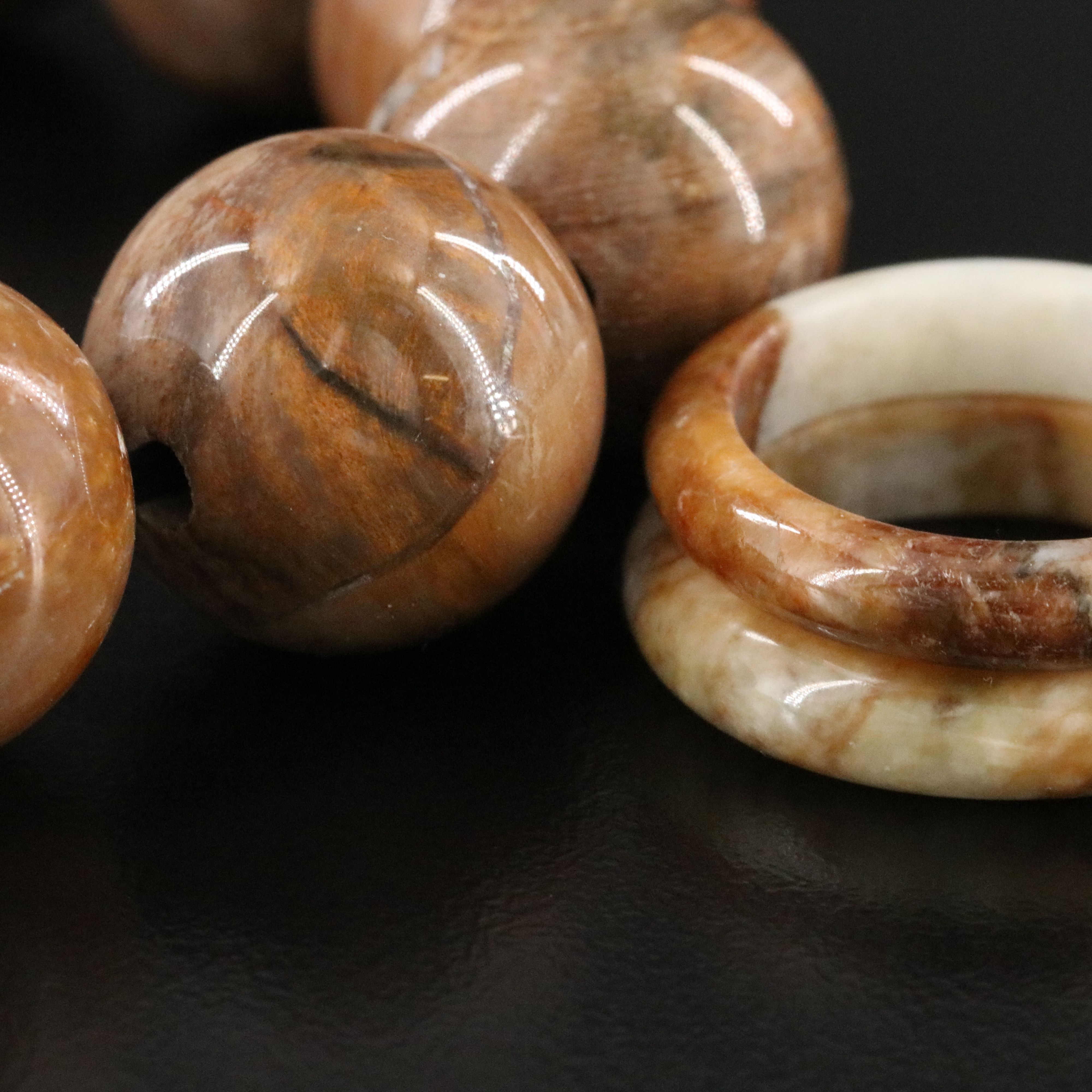 Hololith Nephrite Rings with Expandable Agate Bracelet