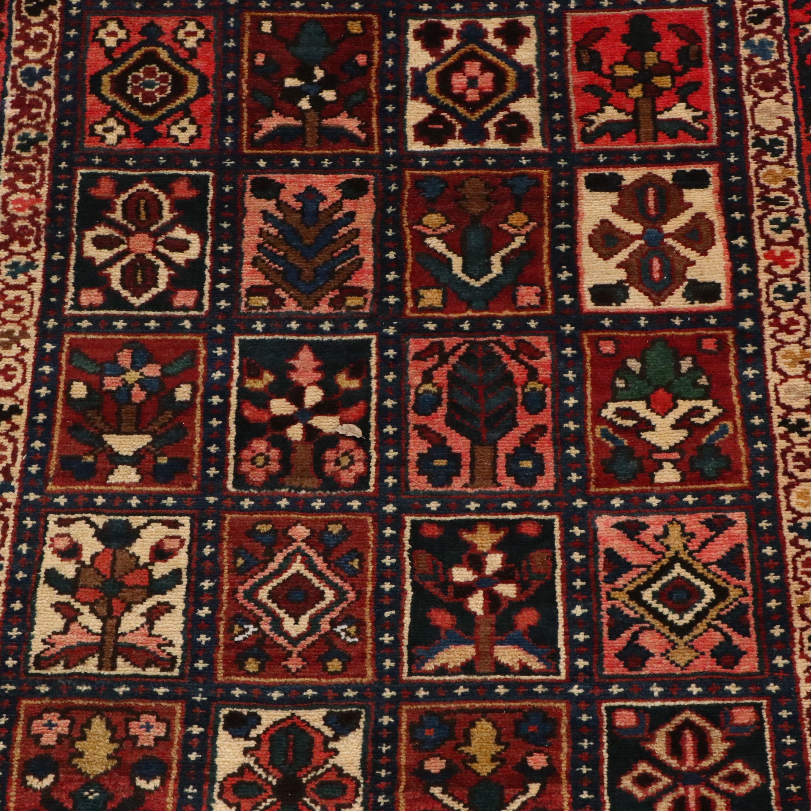 4'2 x 10'6 Hand-Knotted Persian Bakhtiari Long Rug