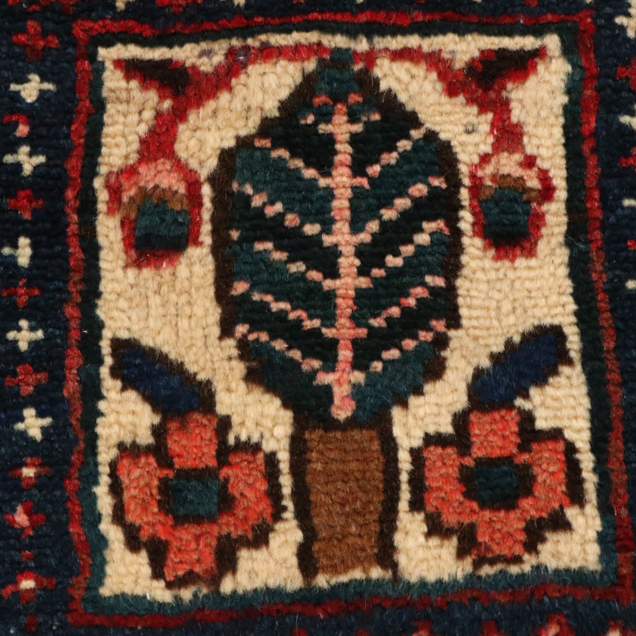 4'2 x 10'6 Hand-Knotted Persian Bakhtiari Long Rug