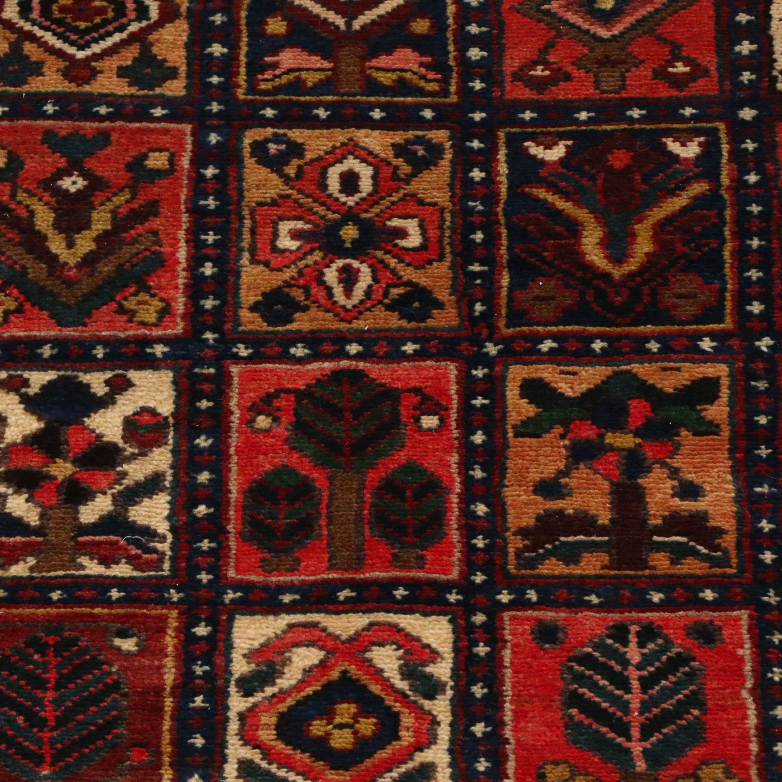 4'2 x 10'6 Hand-Knotted Persian Bakhtiari Long Rug