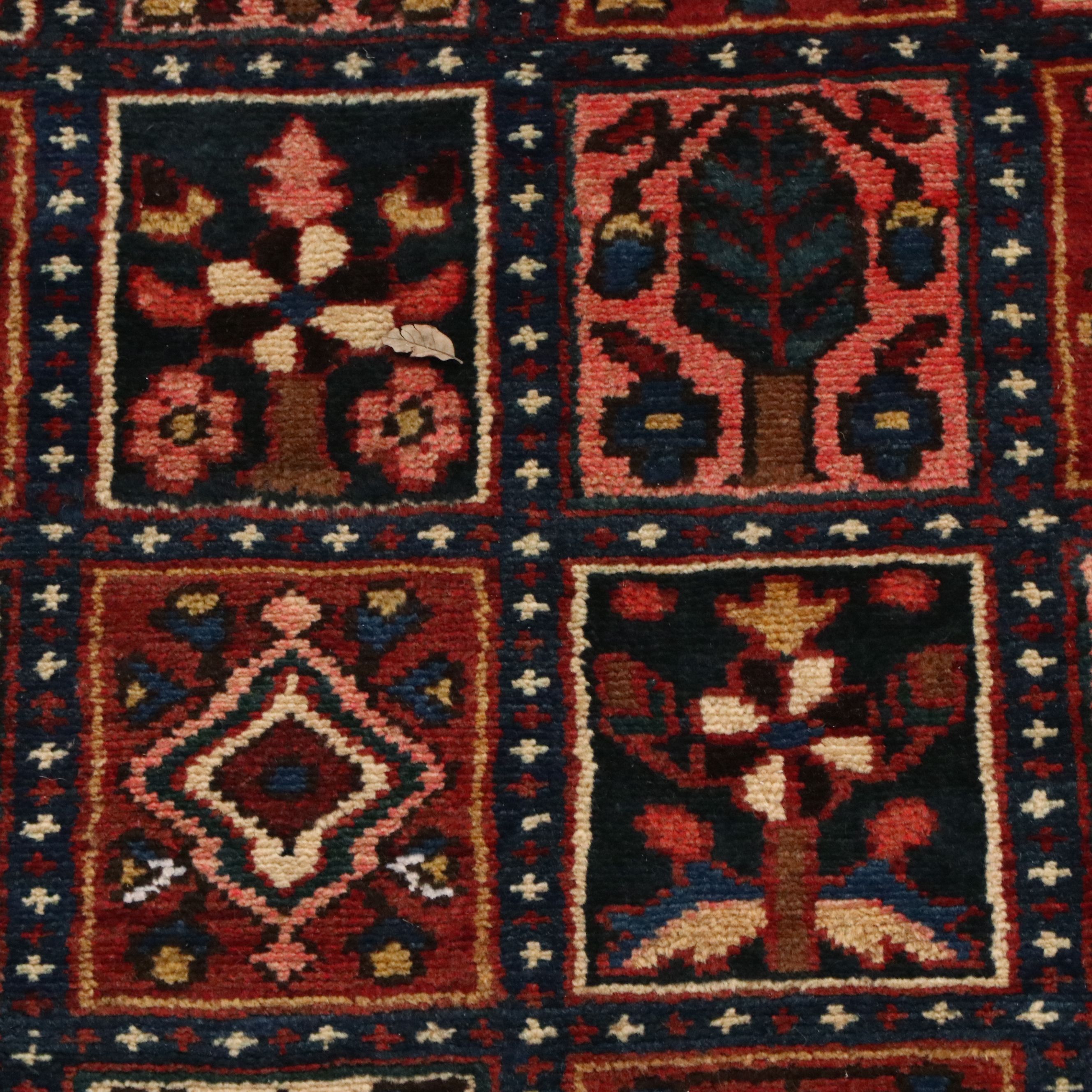 4'2 x 10'6 Hand-Knotted Persian Bakhtiari Long Rug