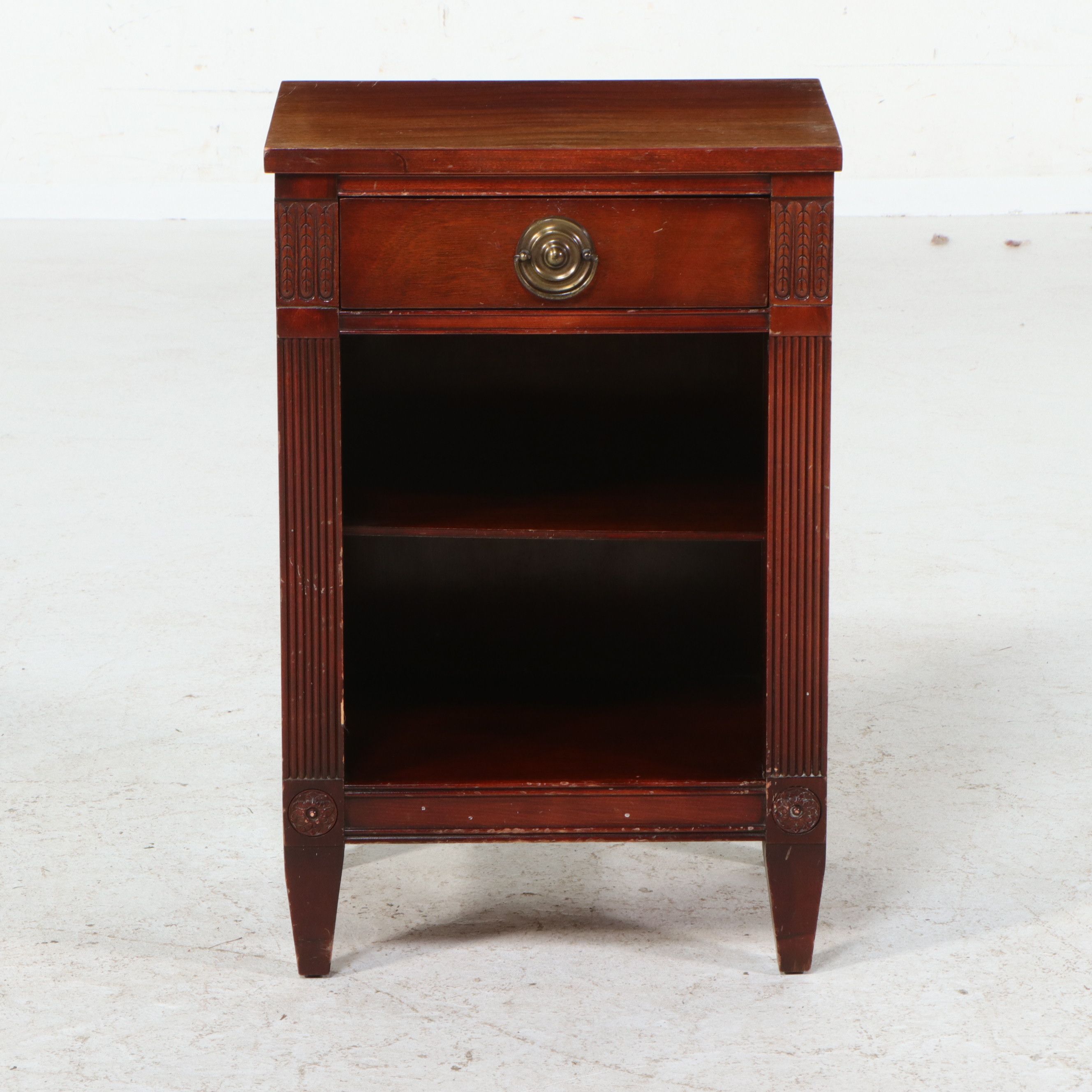 Four-Piece Mahogany Bedroom Suite in the Hepplewhite Style, Circa 1940-1950
