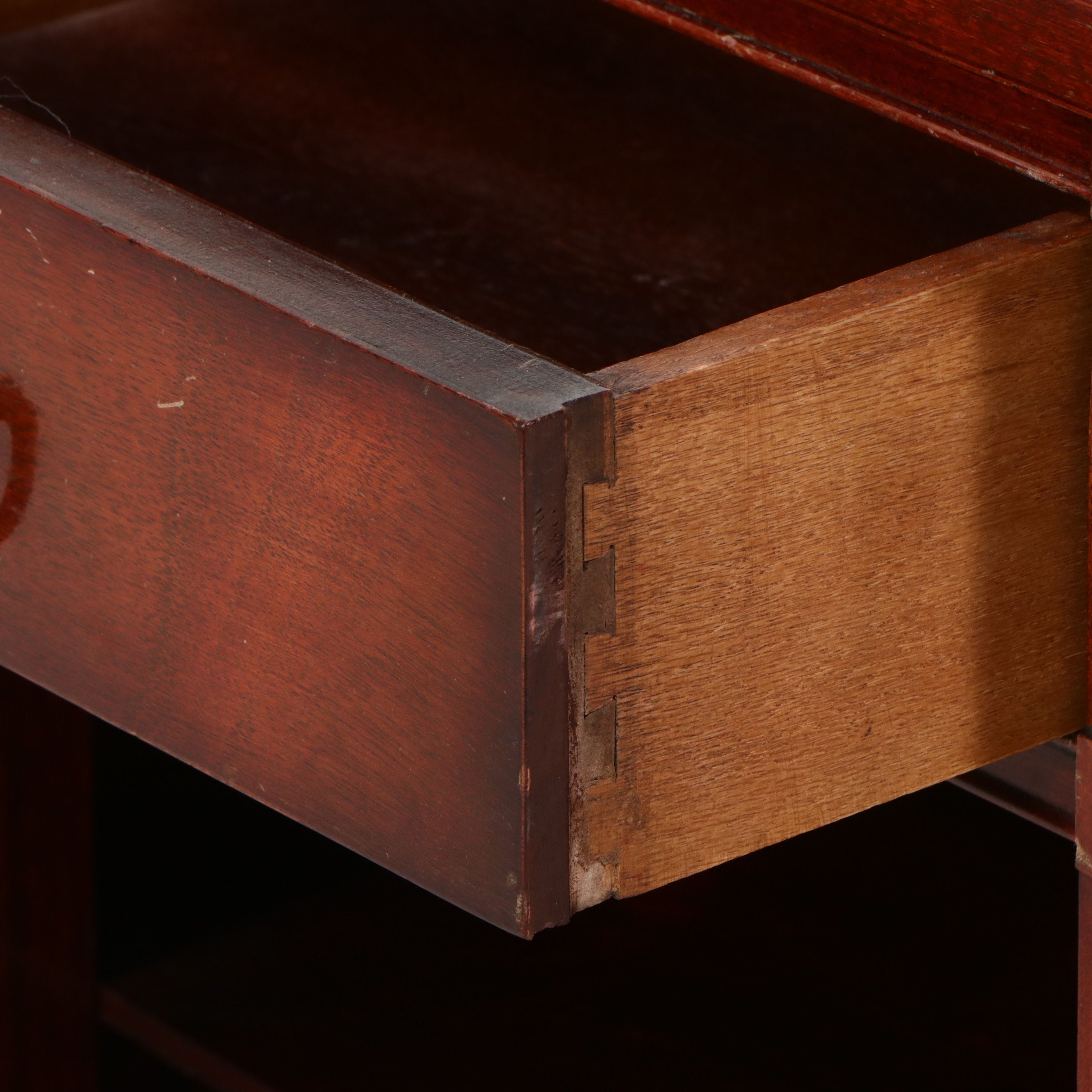 Four-Piece Mahogany Bedroom Suite in the Hepplewhite Style, Circa 1940-1950