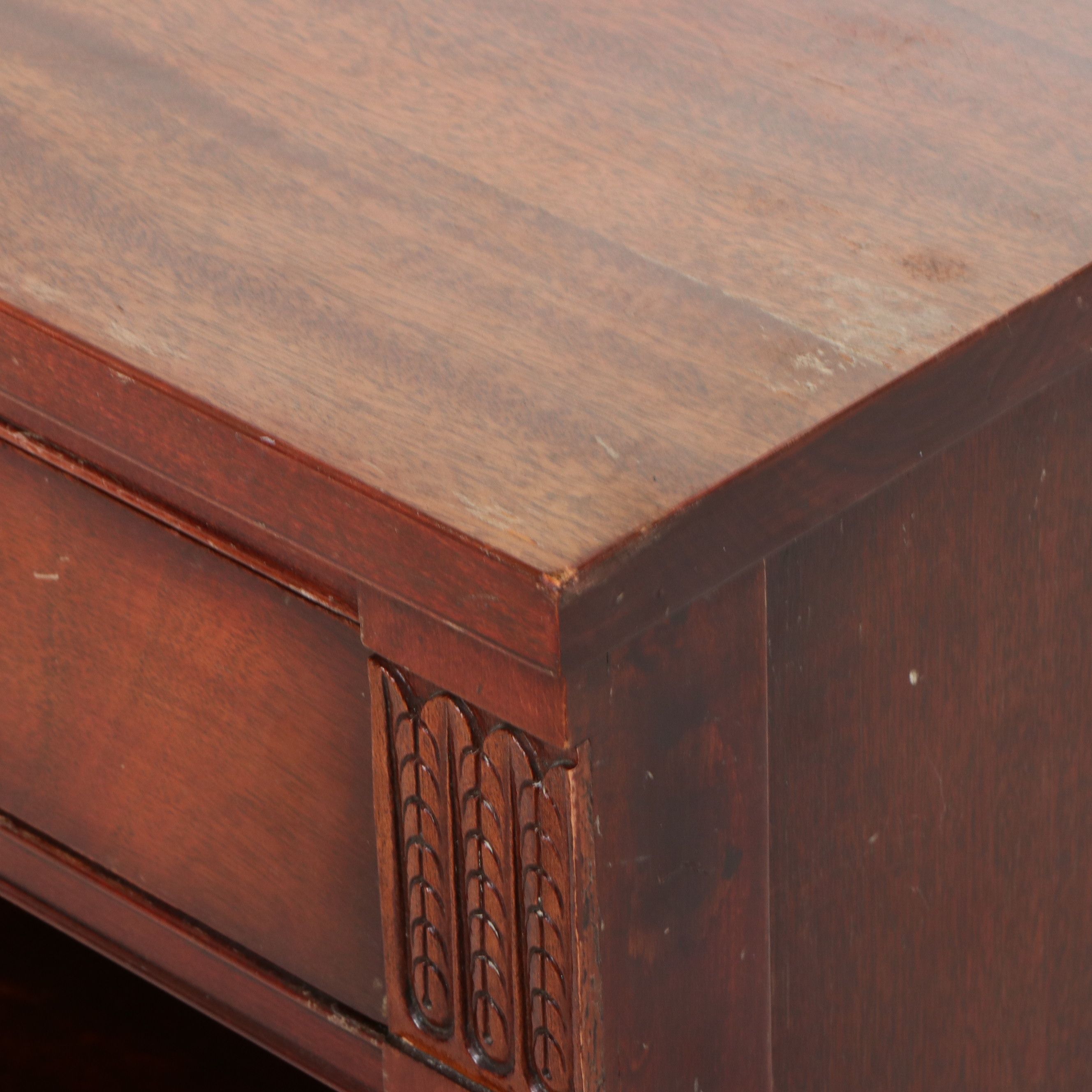 Four-Piece Mahogany Bedroom Suite in the Hepplewhite Style, Circa 1940-1950
