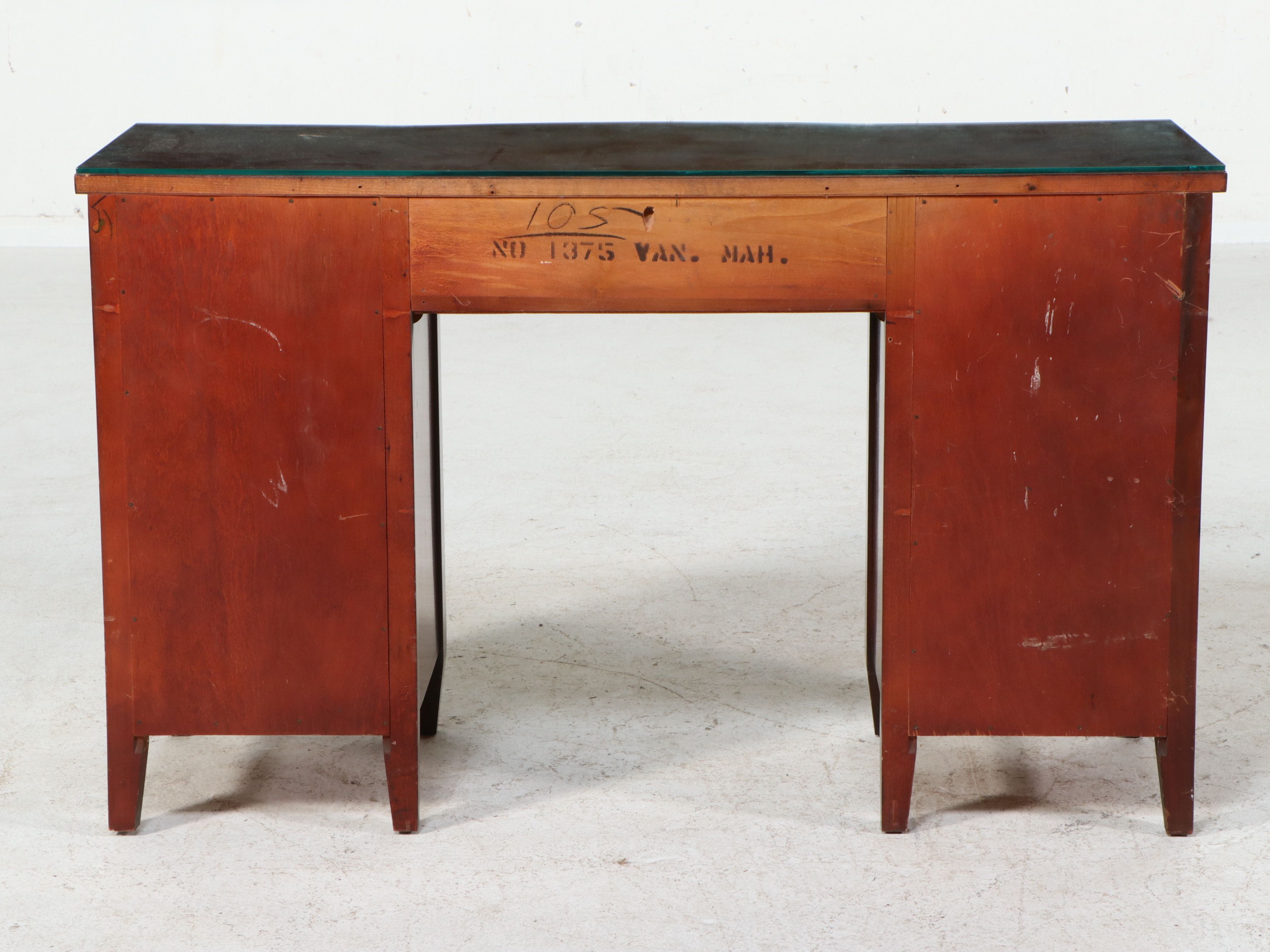 Four-Piece Mahogany Bedroom Suite in the Hepplewhite Style, Circa 1940-1950
