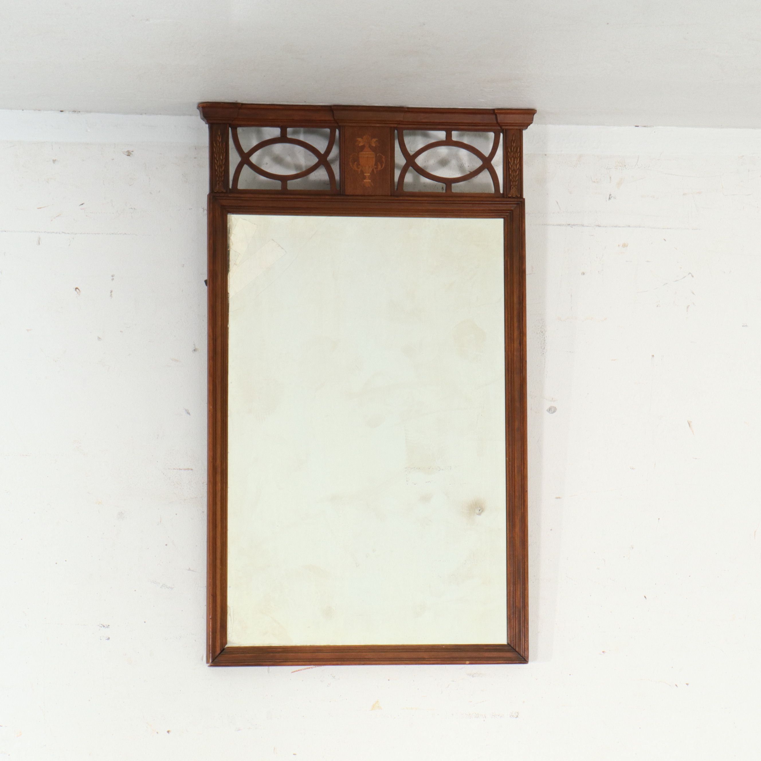 Four-Piece Mahogany Bedroom Suite in the Hepplewhite Style, Circa 1940-1950