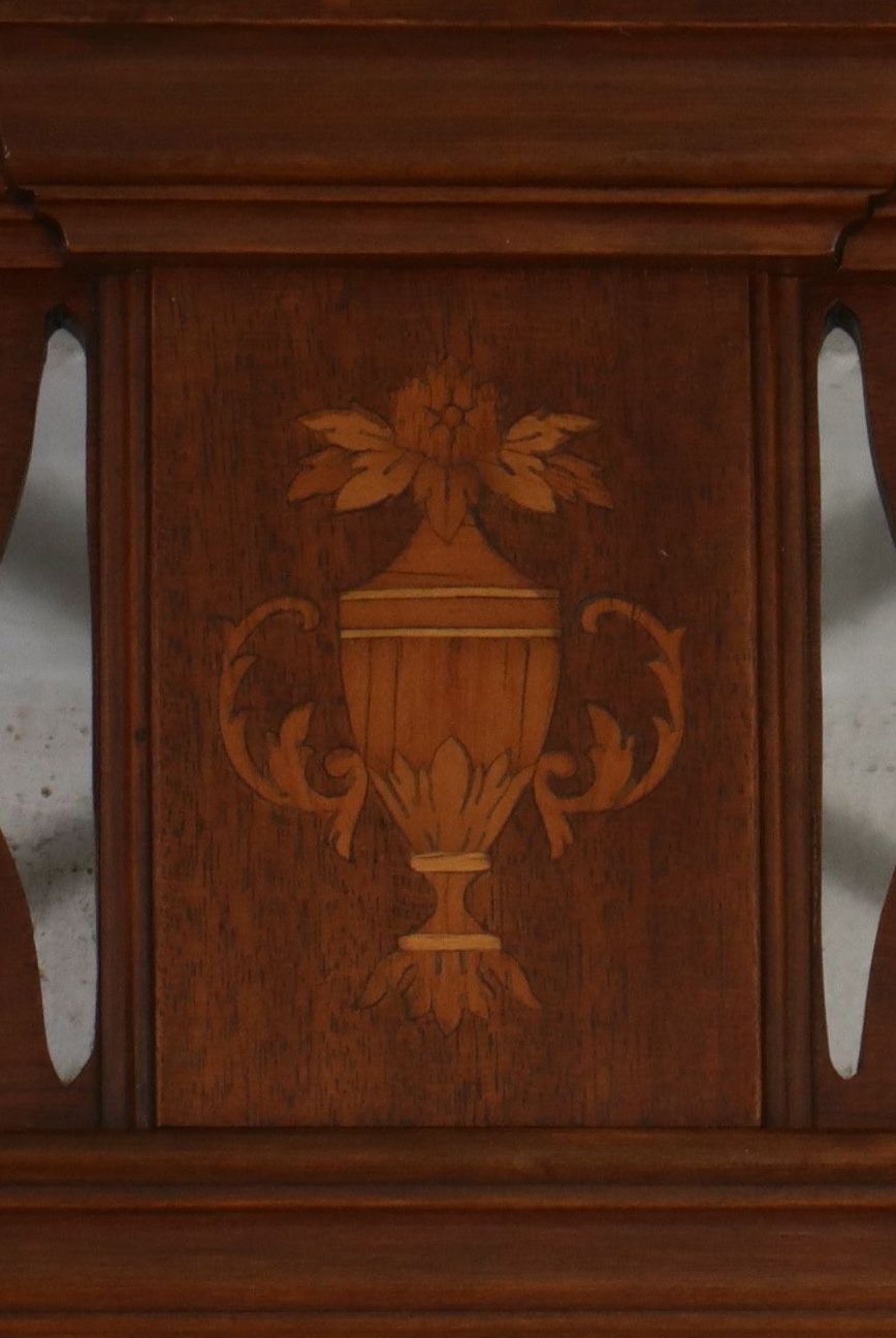 Four-Piece Mahogany Bedroom Suite in the Hepplewhite Style, Circa 1940-1950