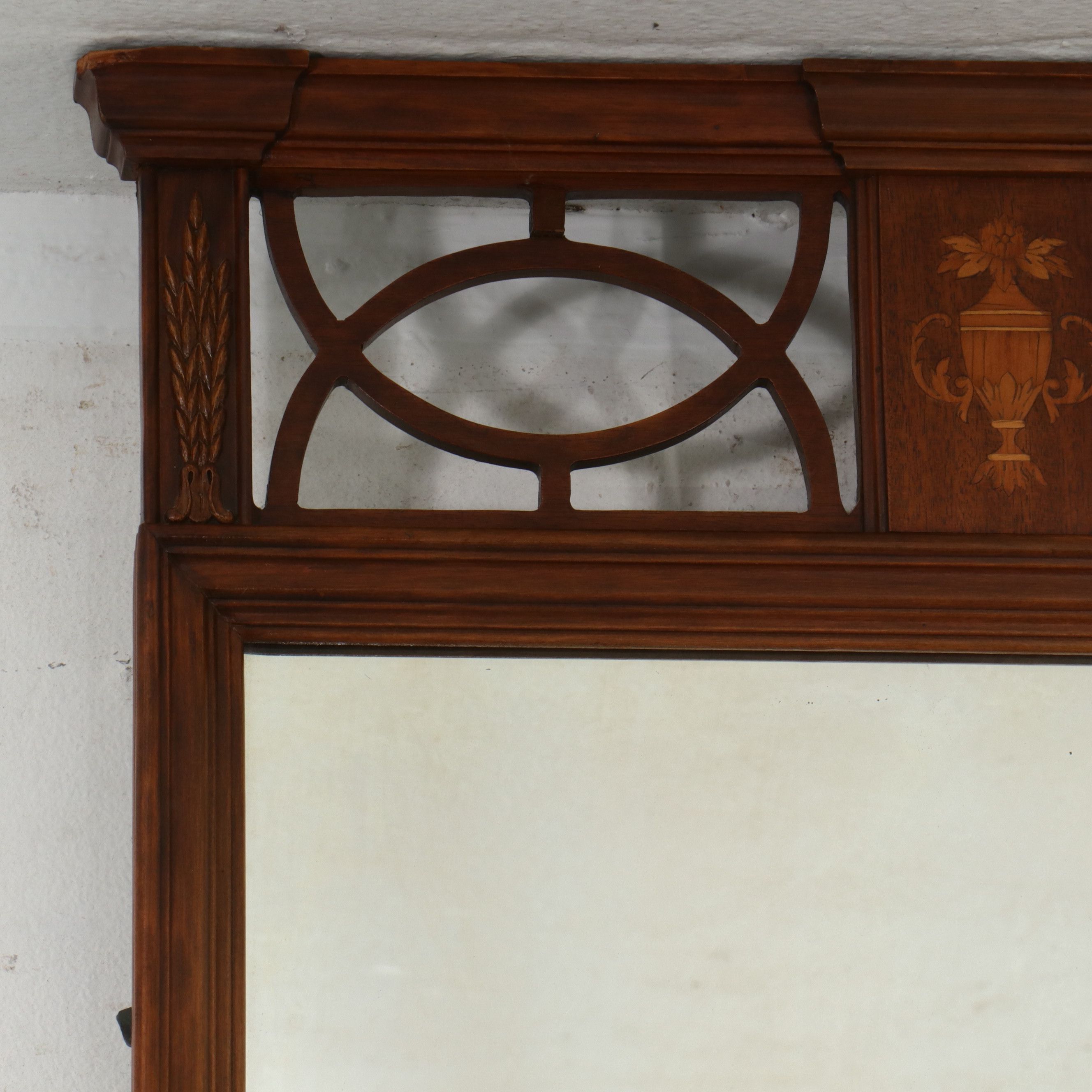 Four-Piece Mahogany Bedroom Suite in the Hepplewhite Style, Circa 1940-1950