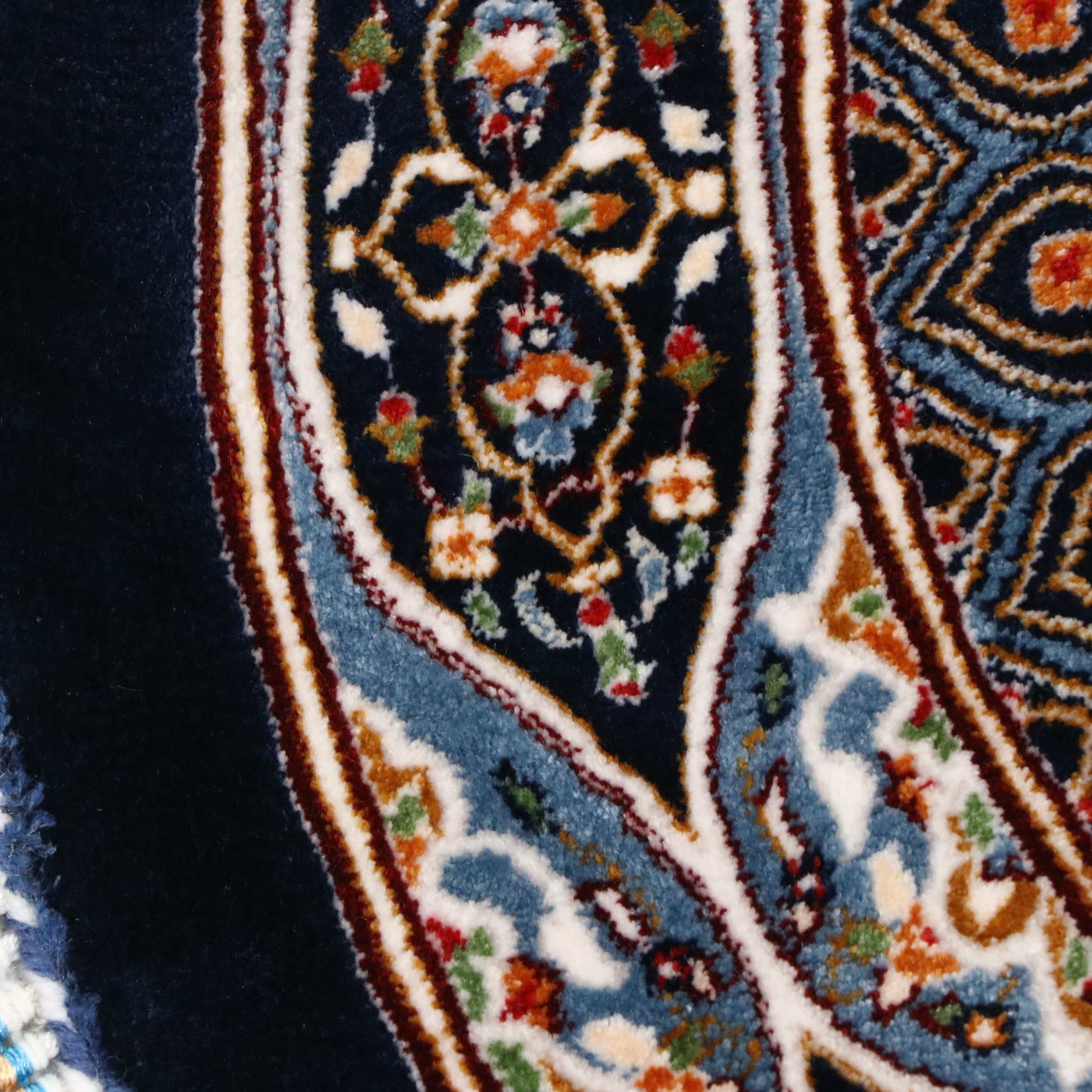 1'10 Round Machine Made Turkish Qom Silk Accent Rug