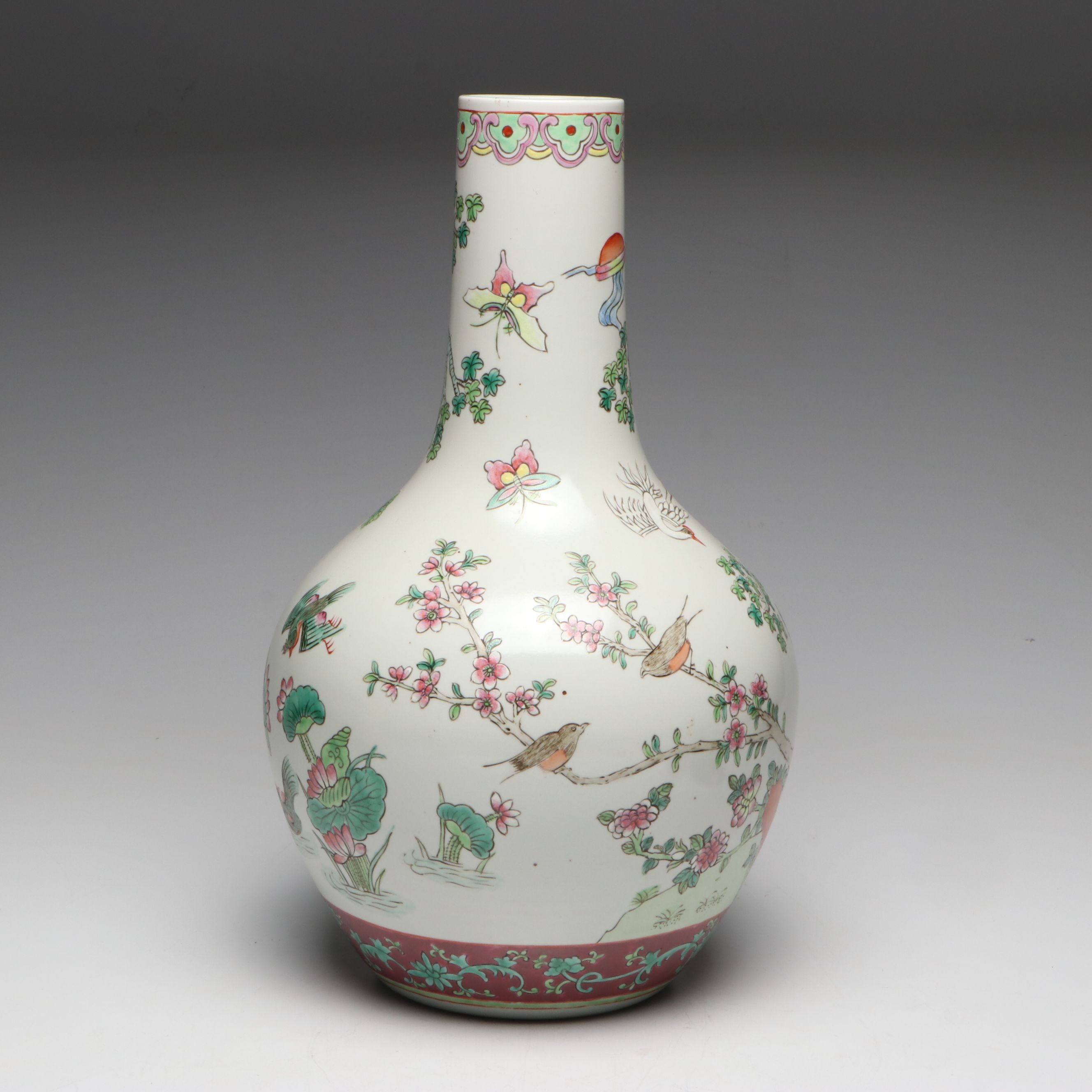 Chinese Famille Rose Enameled Porcelain Vase Depicting Birds, 20th Century