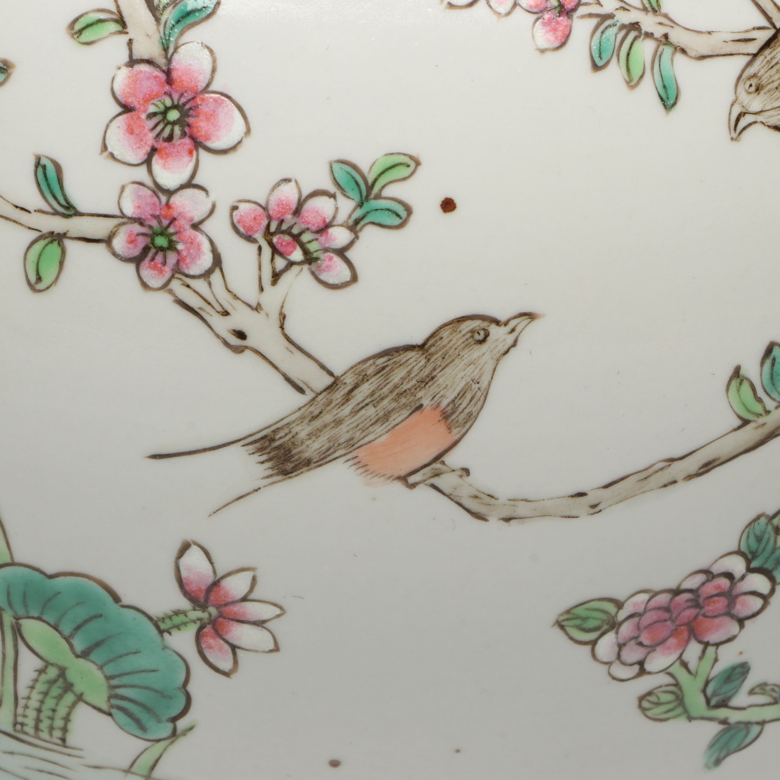 Chinese Famille Rose Enameled Porcelain Vase Depicting Birds, 20th Century